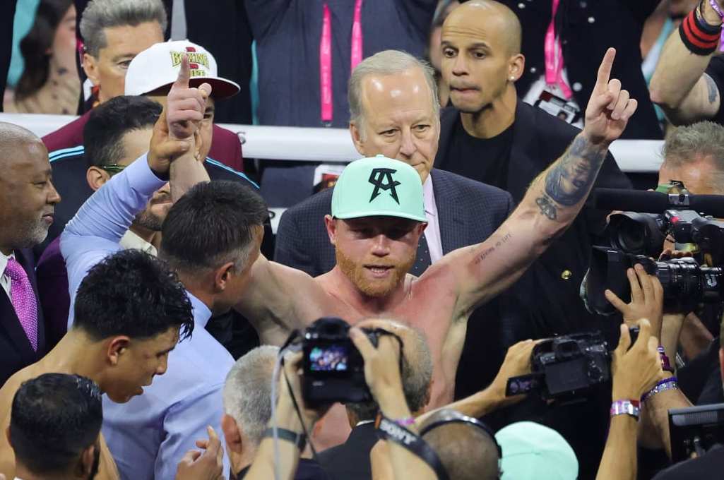 LAS VEGAS, NEVADA - MAY 04: Canelo Alvarez celebrates his unanimous-decision victory over Jaime Munguia to retain his undisputed super middleweight championship titles at T-Mobile Arena on May 04, 2024 in Las Vegas, Nevada. (Photo by Ethan Miller/Getty Images)