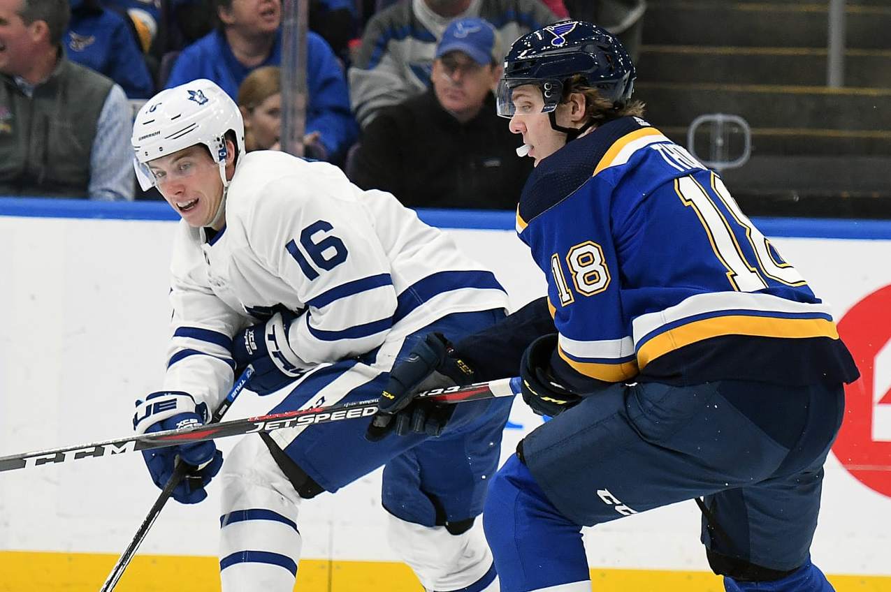 ST. LOUIS, MO - FEBRUARY 19: Maple Leafs rightwing Mitchell Marner (16) controls the puck as St. Louis Blues center Robert Thomas (18) defends during an NHL game between the Toronto Maple Leafs and the St. Louis Blues on February 19, 2019, at Enterprise Center, St. Louis, MO. (Photo by Keith Gillett/Icon Sportswire via Getty Images)