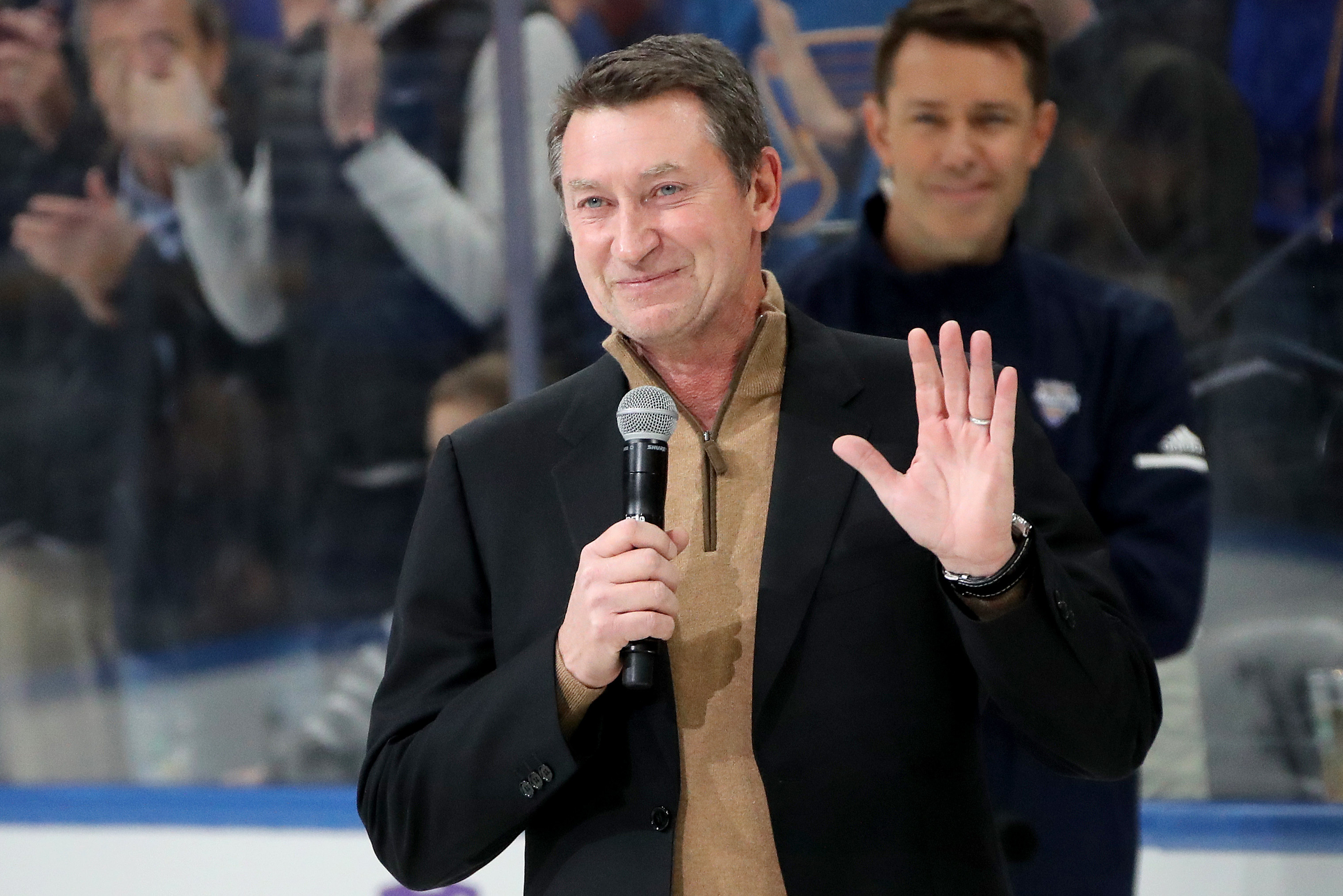 Wayne Gretzky Interview: Why He Takes 'NHL On TNT' Seriously, Even With All  That Razzing – The Hollywood Reporter