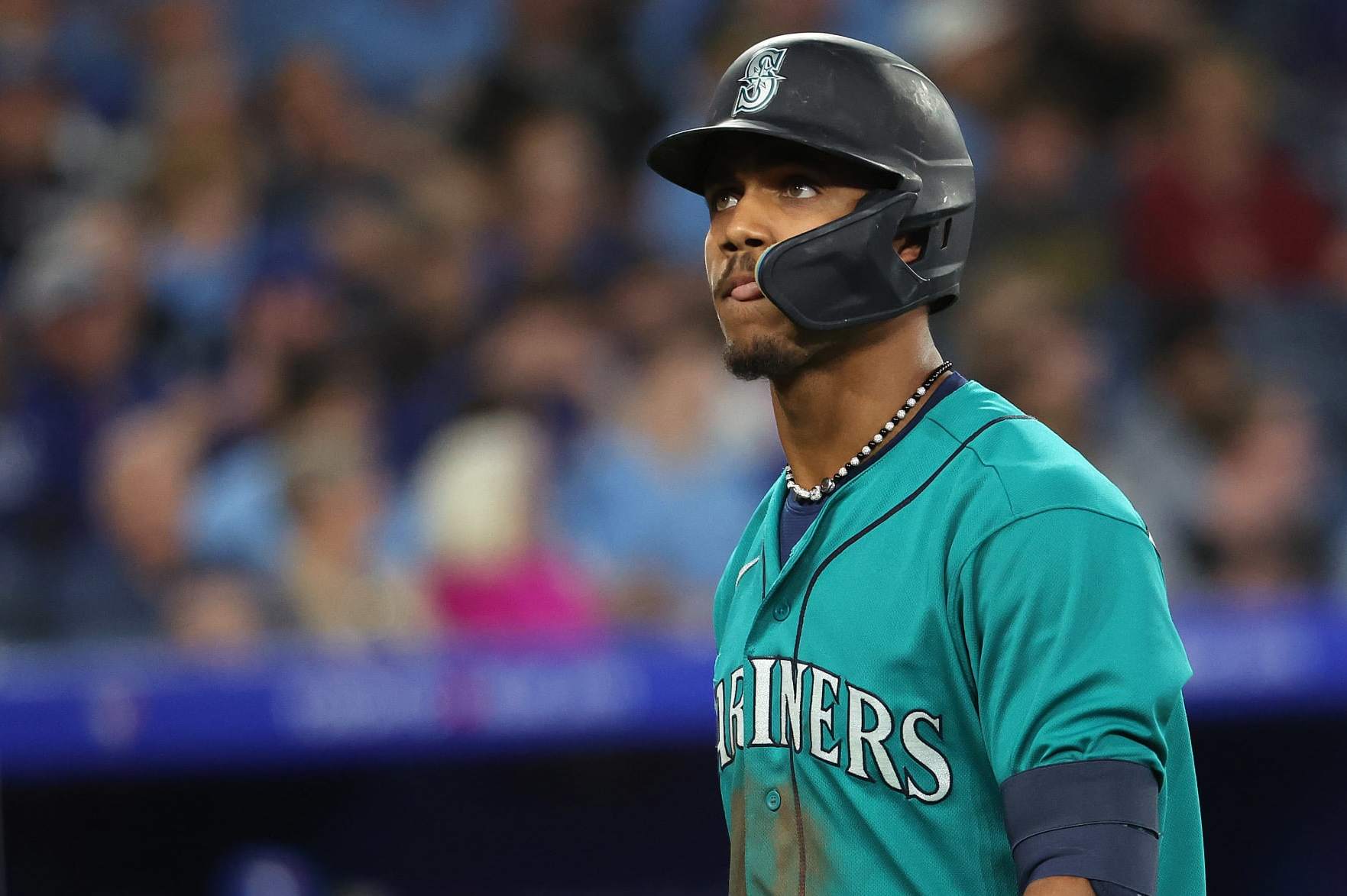 Julio Rodriguez removed from Mariners' game vs. Blue Jays with injury