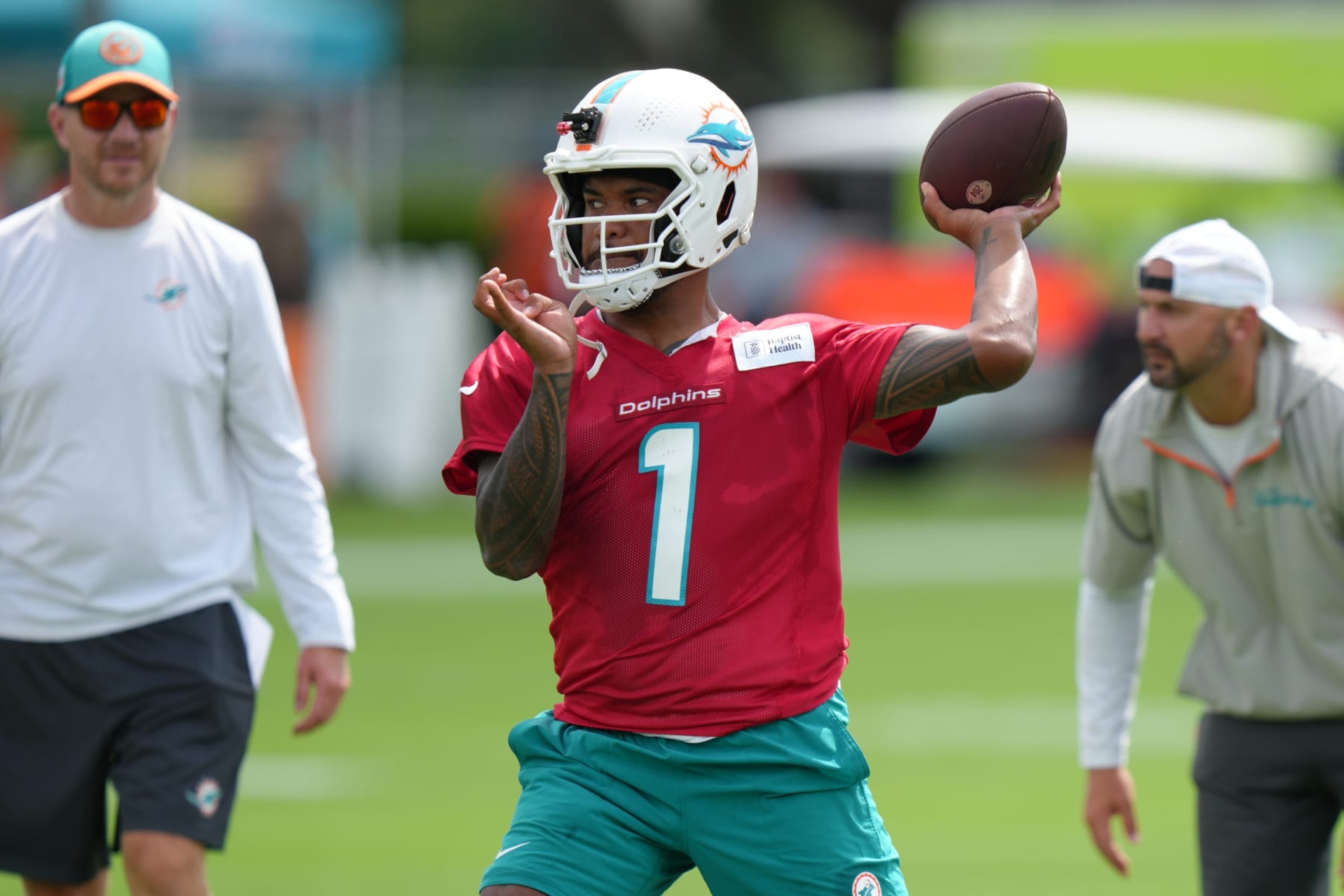 MIAMI GARDENS, FL - AUGUST 01: Miami Dolphins quarterback Tua Tagovailoa (1) throws a pass during Dolphins Training Camp on Thursday, August 1, 2024 at Baptist Health Training Complex in Miami Gardens, Fla. (Photo by Peter Joneleit/Icon Sportswire via Getty Images) MIAMI GARDENS, FL - AUGUST 01: Miami Dolphins quarterback Tua Tagovailoa (1) throws a pass during Dolphins Training Camp on Thursday, August 1, 2024 at Baptist Health Training Complex in Miami Gardens, Fla. (Photo by Peter Joneleit/Icon Sportswire via Getty Images)
