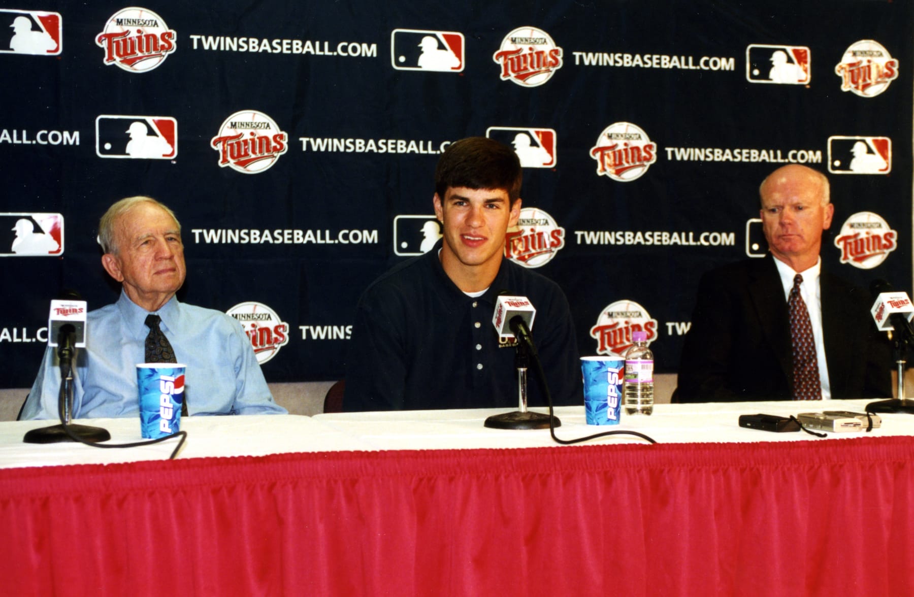 MINNEAPOLIS, MN - JUNE 6:  Minnesota Twins owner Carl Pohlad, first overall draft pick Joe Mauer and Minnesota Twins general manager Terry Ryan are seen during a press conference at the Metrodome on June 6, 2001 in Minneapolis, Minnesota. (Photo by Minnesota Twins/MLB via Getty Images)