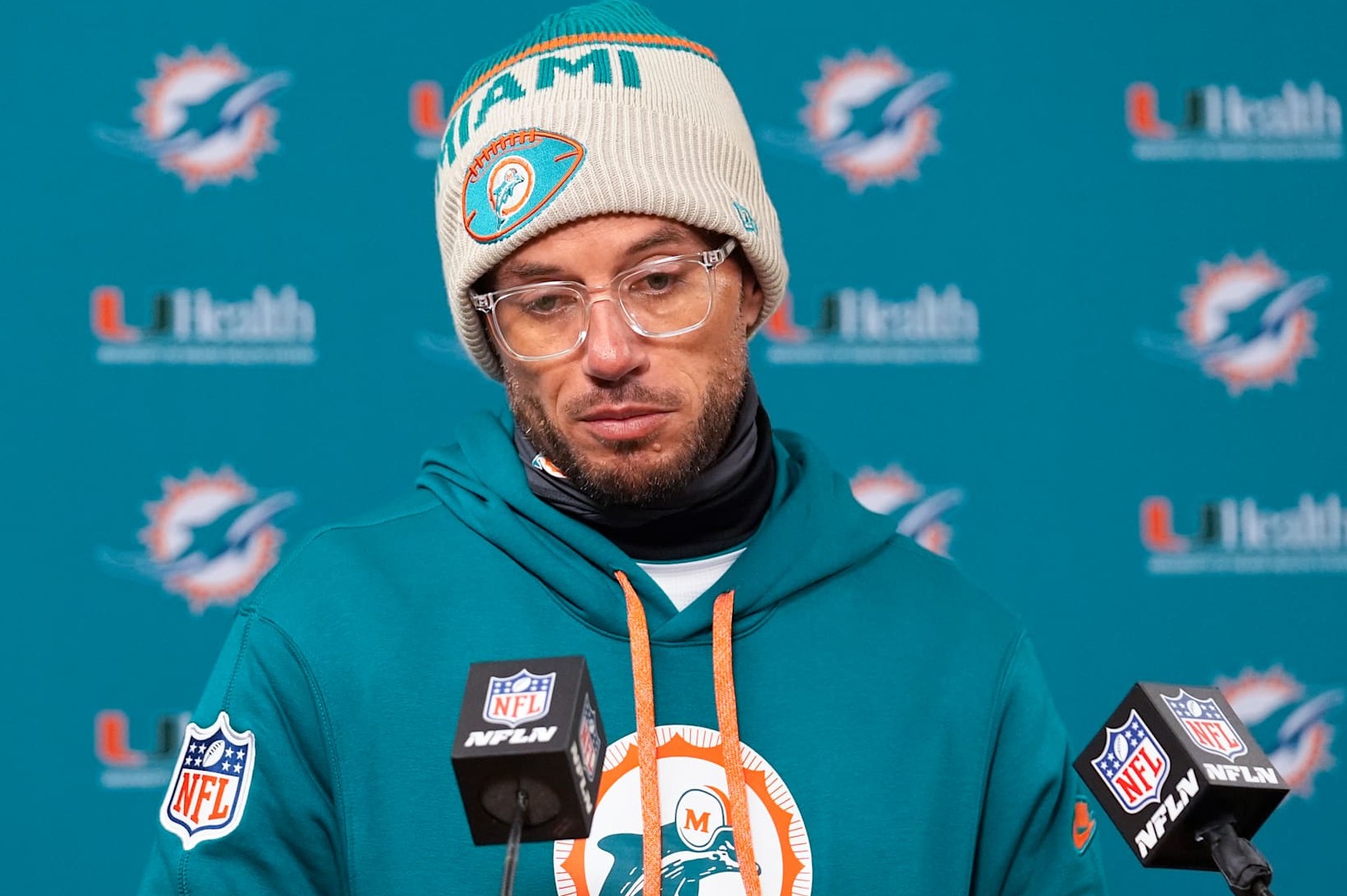 GREEN BAY, WISCONSIN - NOVEMBER 28: Head coach Mike McDaniel of the Miami Dolphins speaks to the media after losing to the Green Bay Packers 30-17 at Lambeau Field on November 28, 2024 in Green Bay, Wisconsin. (Photo by Patrick McDermott/Getty Images)