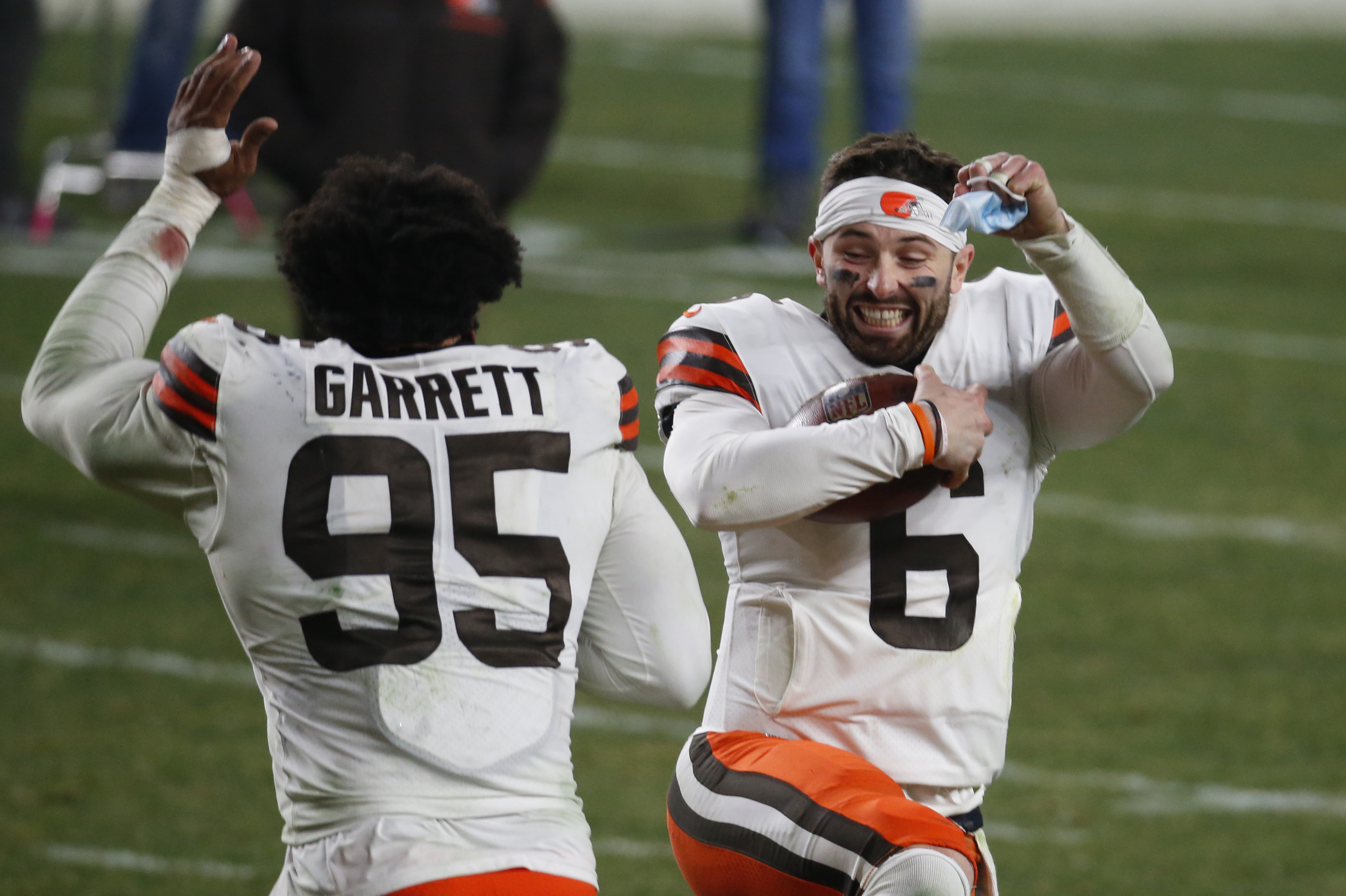 Garrett, Browns Rough Up Rookie QB Fields, Slam Bears 26-6