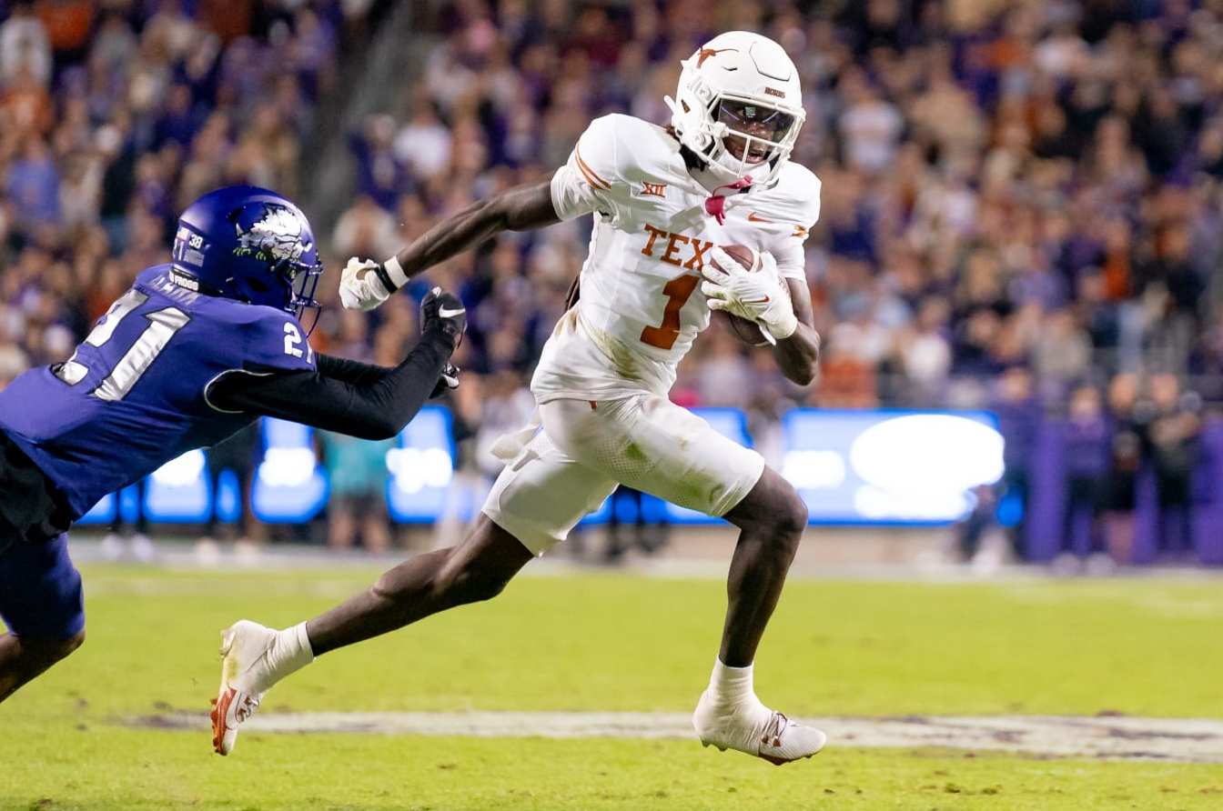 FORT WORTH, TX - NOVEMBER 11:Texas Longhorns wide receiver Xavier Worthy (1) makes a defender miss during a game between the Texas Longhorns and TCU Horned Frogs college football game on November 11, 2023 at Amon G. Carter Stadium in Fort Worth, TX. (Photo by Chris Leduc/Icon Sportswire via Getty Images)