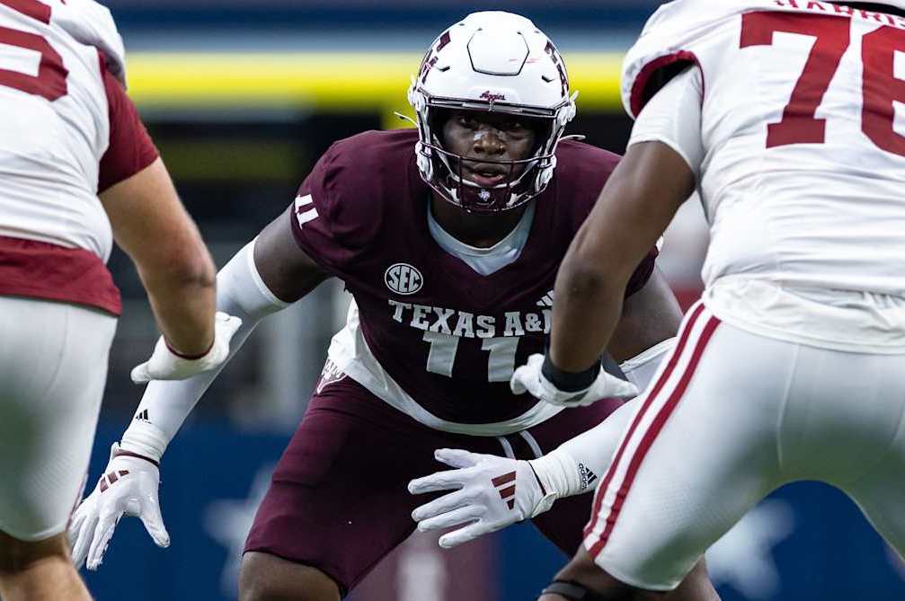 ARLINGTON, TX - SEPTEMBER 28: Texas A&M Aggies defensive end Nic Scourton (#11) runs up field during the college football game between the Arkansas Razorbacks and Texas A&M Aggies on September 28, 2024, at AT&T Stadium in Arlington, TX. (Photo by Matthew Visinsky/Icon Sportswire via Getty Images)