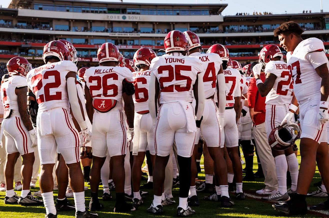 PASADENA, CALIFORNIA - JANUARY 01: The Alabama Crimson Tide huddle along the sideline during the CFP Semifinal Rose Bowl Game against the Michigan Wolverines at Rose Bowl Stadium on January 1, 2024 in Pasadena, California. (Photo by Ryan Kang/Getty Images)