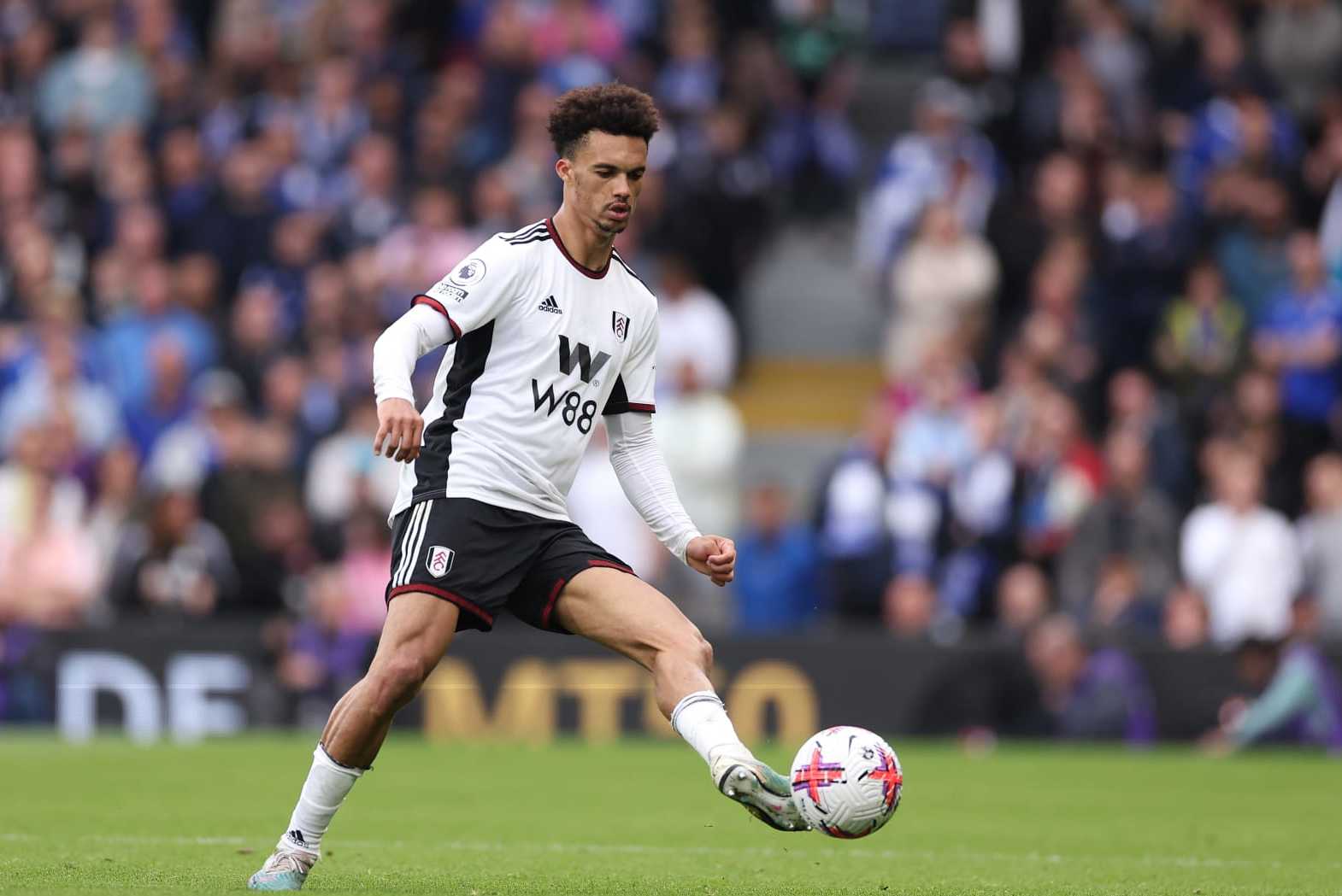 LONDON, ENGLAND - MAY 08: Antonee Robinson of Fulham controls the ball during the Premier League match between Fulham FC and Leicester City at Craven Cottage on May 08, 2023 in London, England. (Photo by Warren Little/Getty Images)