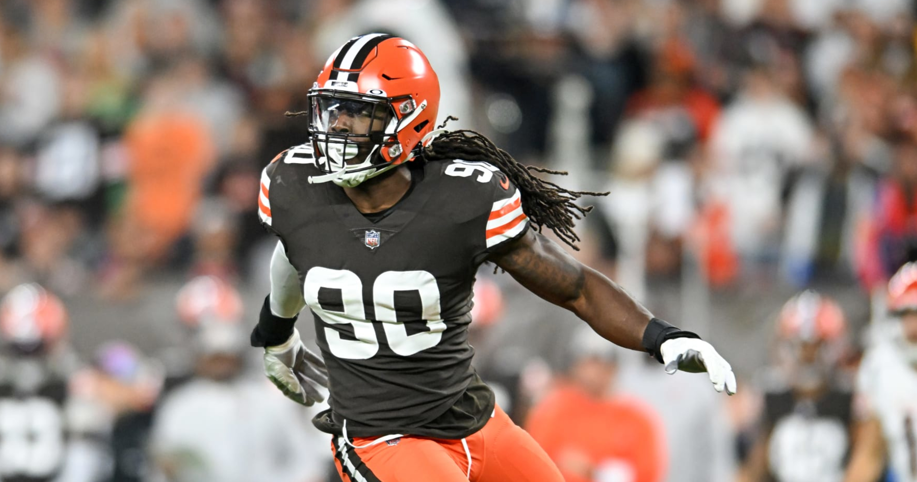 Browns sign 3-time Pro Bowl pass rusher Jadeveon Clowney