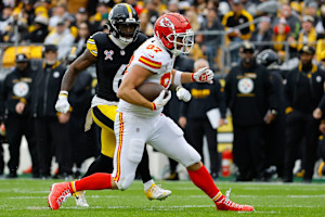 Video: Travis Kelce Breaks Tony Gonzalez's Chiefs Record for Most Receiving TDs