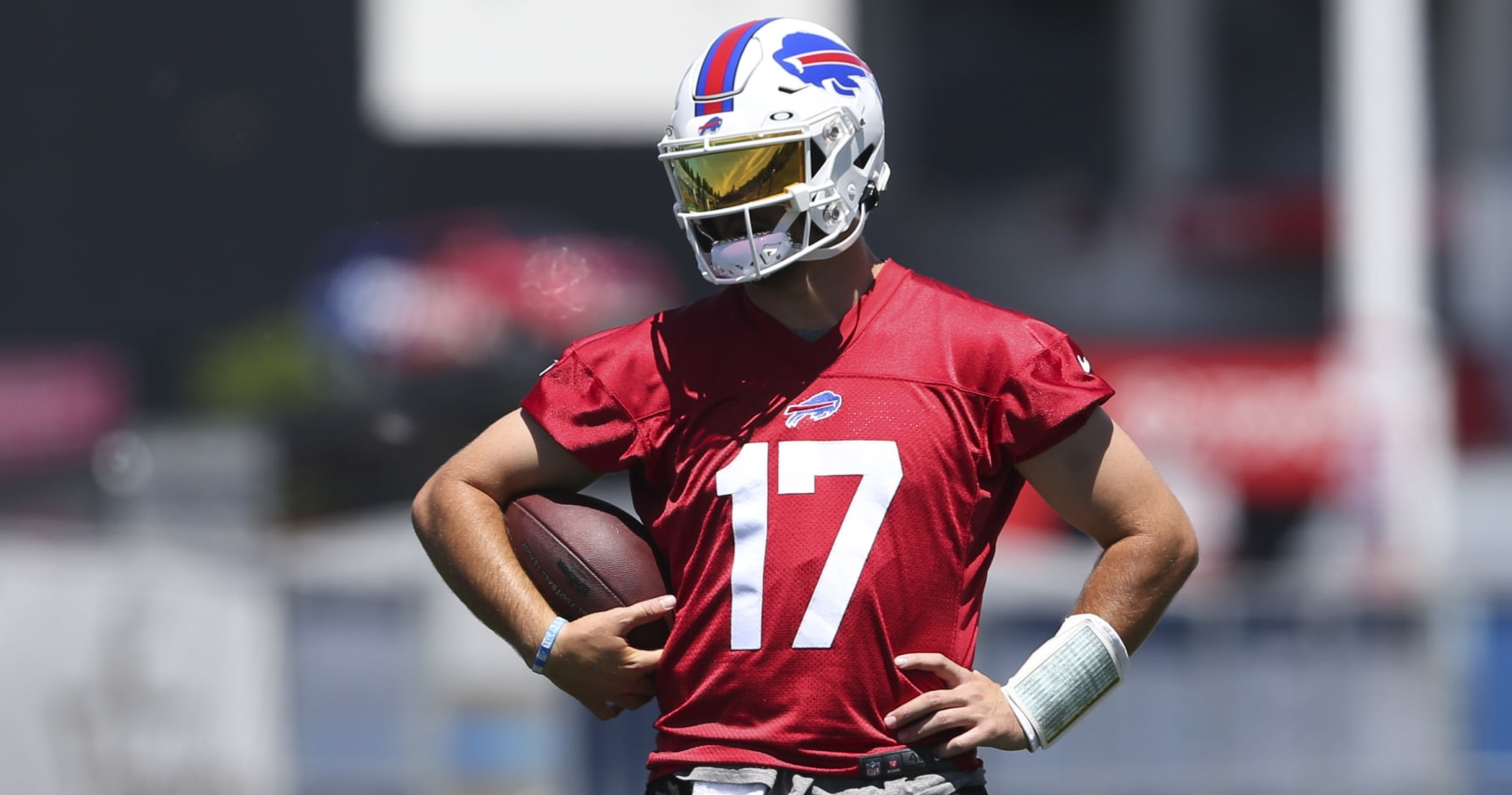 Bills' Josh Allen avoids major elbow injury, status for Vikings