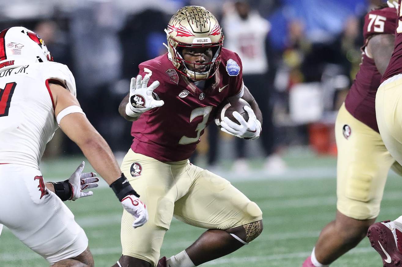 CHARLOTTE, NC - DECEMBER 02: Florida State Seminoles running back Trey Benson (3) during the ACC Football Championship Game between the Louisville Cardinals and the Florida State Seminoles on December 2, 2023 at Bank of America Stadium in Charlotte, N.C. (Photo by John Byrum/Icon Sportswire via Getty Images)
