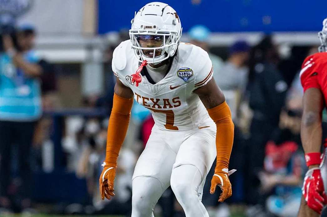 ARLINGTON, TX - JANUARY 10: Texas Longhorns defensive back Jahdae Barron (#7) looks up field during the CFP Semifinal Cotton Bowl Classic football game between the Ohio State Buckeyes and Texas Longhorns on January 10, 2025 at AT&T Stadium in Arlington, TX. (Photo by Matthew Visinsky/Icon Sportswire via Getty Images)