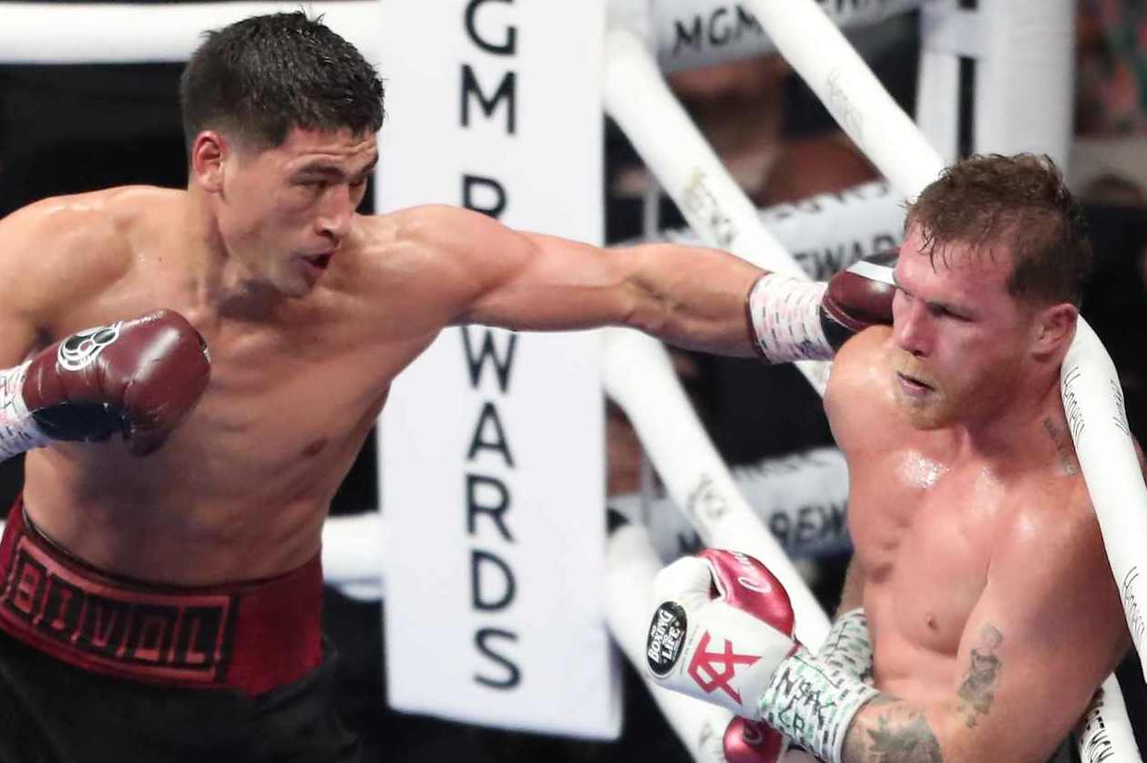 LAS VEGAS, NV - MAY 7: (L-R) Boxer Dmitry Bivol punches Canelo Álvarez during their fight at the T-Mobile Arena on May 7, 2022 in Las Vegas, Nevada, USA.
(Photo by Alejandro Salazar/PxImages/Icon Sportswire via Getty Images)