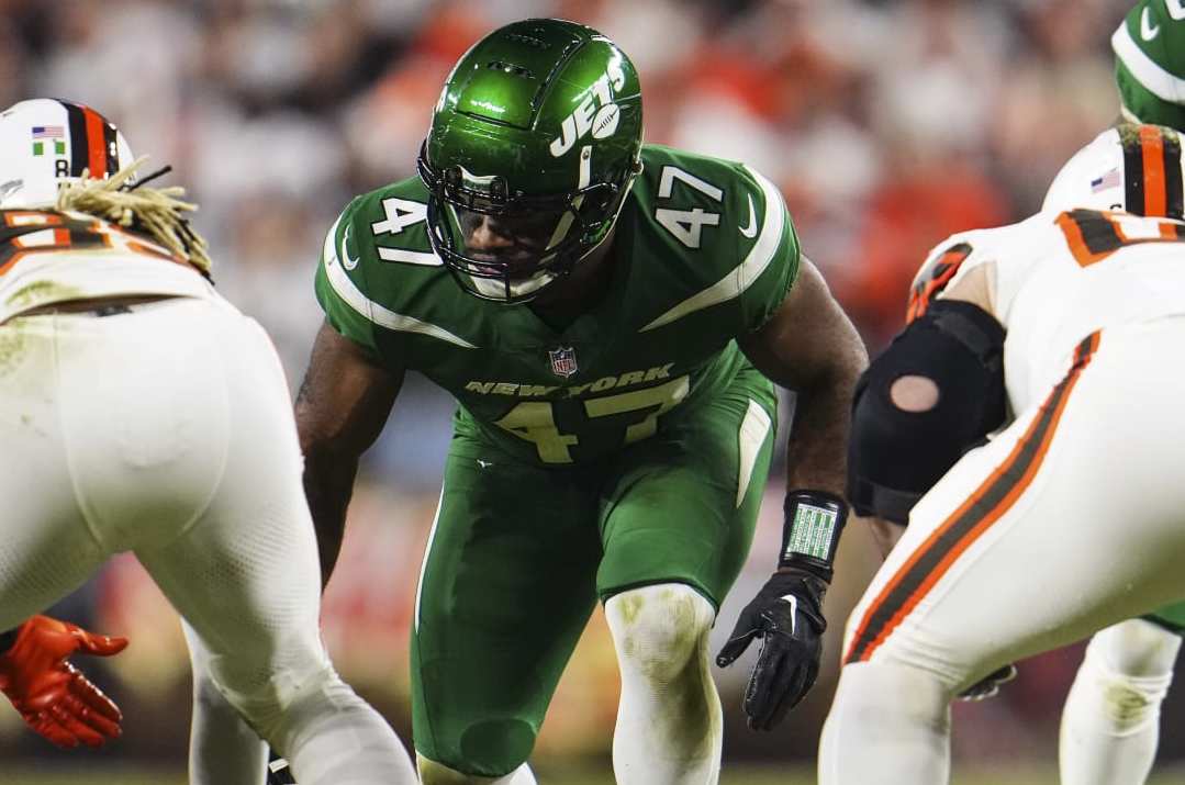 CLEVELAND, OH - DECEMBER 28: Bryce Huff #47 of the New York Jets lines up during an NFL football game against the Cleveland Browns at Cleveland Browns Stadium on December 28, 2023 in Cleveland, Ohio. (Photo by Cooper Neill/Getty Images)