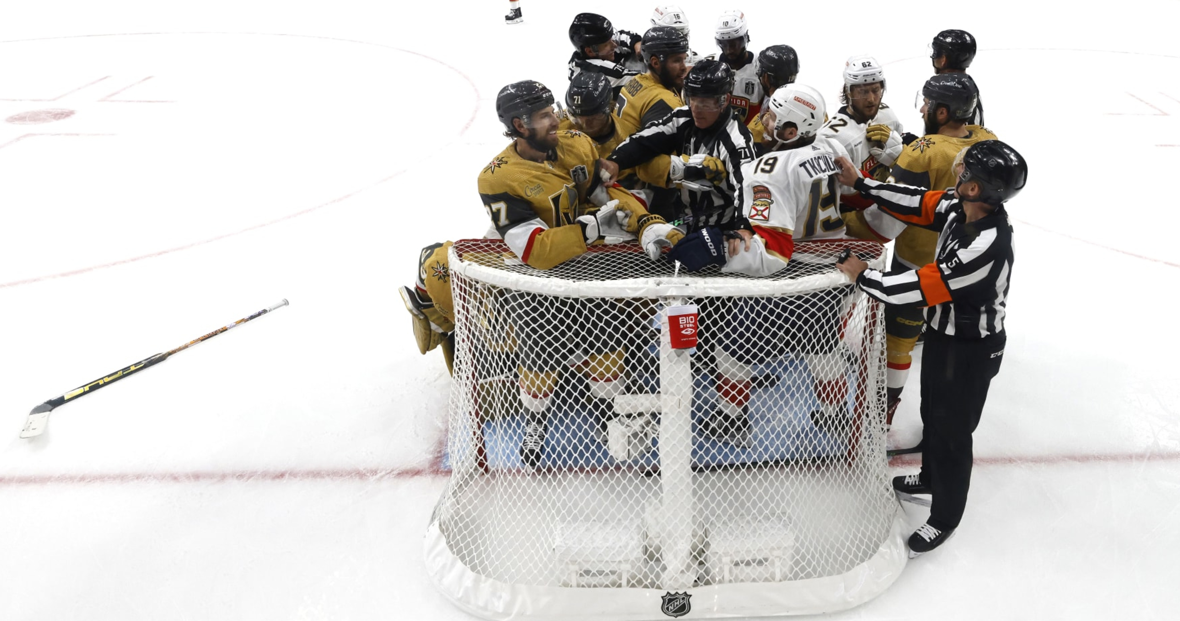 Golden Knights take 2-0 lead in Cup Final with 7-2 win over Panthers