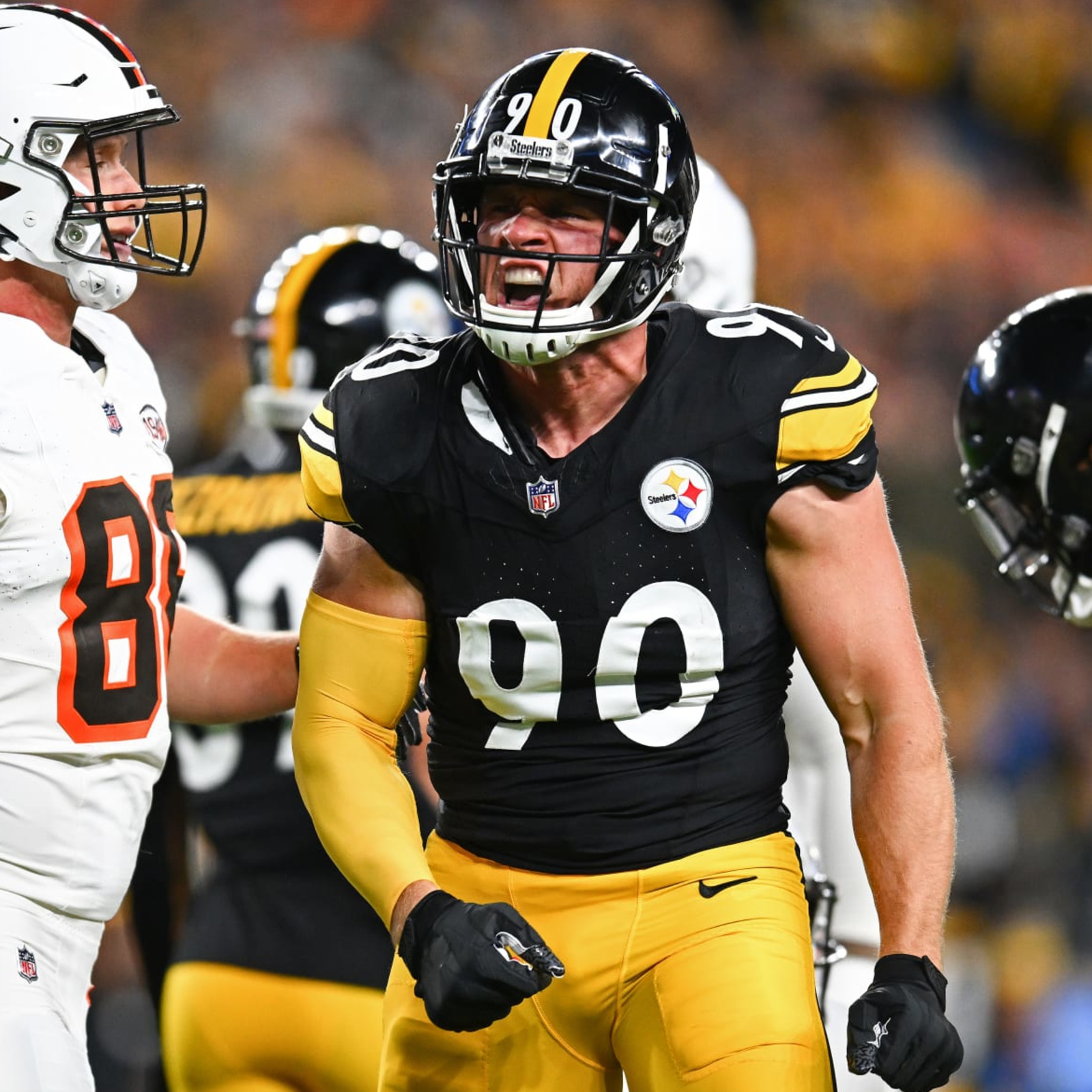 Steelers score twice on defense to beat Browns 26-22