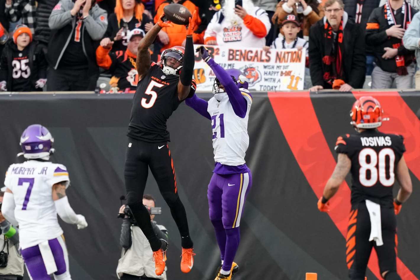 CINCINNATI, OHIO - DECEMBER 16: Tee Higgins #5 of the Cincinnati Bengals makes a catch for a touchdown past Akayleb Evans #21 of the Minnesota Vikings in the fourth quarter at Paycor Stadium on December 16, 2023 in Cincinnati, Ohio. (Photo by Dylan Buell/Getty Images)