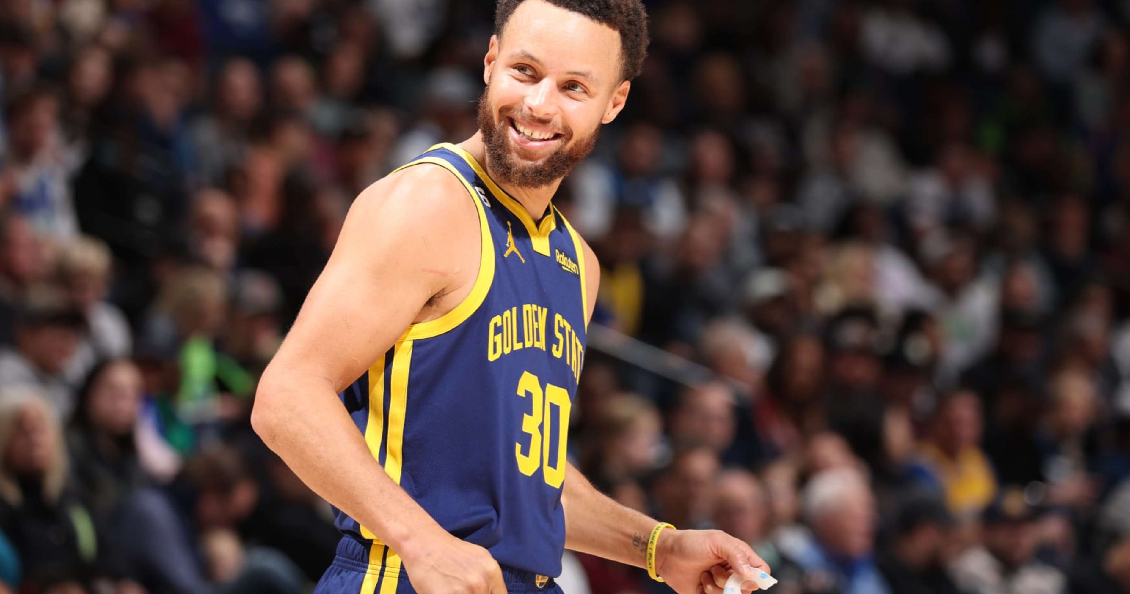 Steph curry 5 store minutes from home