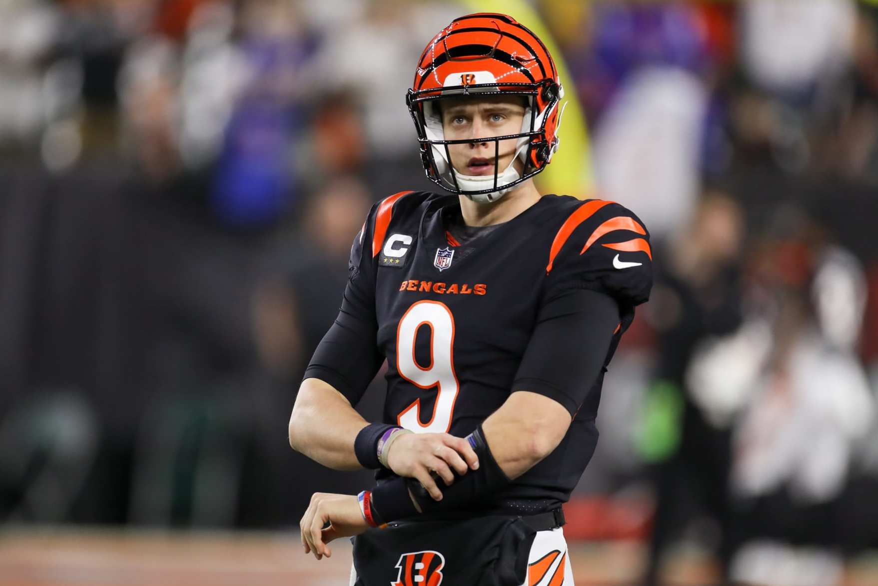 Joe Burrow reports to Bengals training camp as contract talks