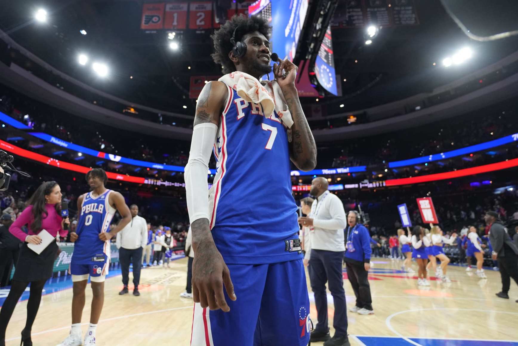 Andre Drummond Gives Peace Sign To Tyler Herro Before Dunk