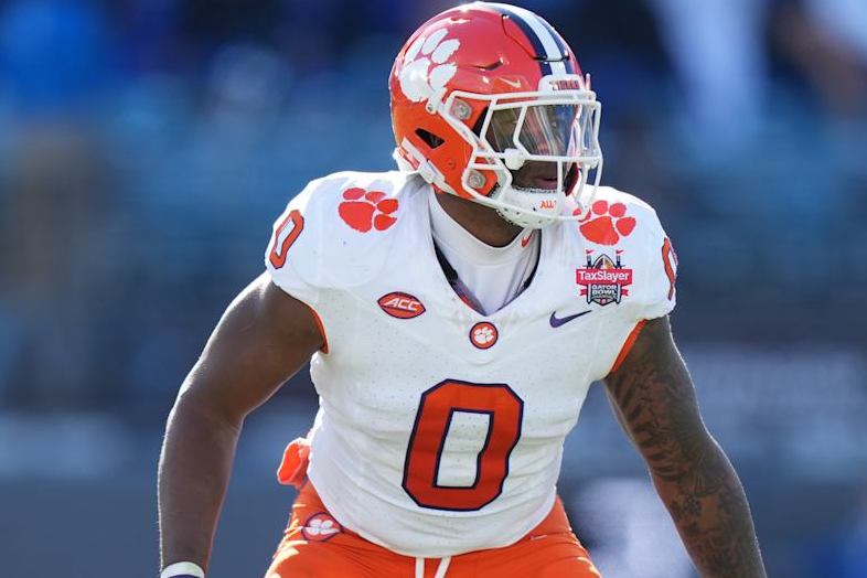 JACKSONVILLE, FL - DECEMBER 29: Clemson Tigers linebacker Barrett Carter (0) defends near the line of scrimmage during the TaxSlayer Gator Bowl between the Clemson Tigers and the Kentucky Wildcats on Friday, December 29, 2023 at EverBank Stadium, Jacksonville, Fla. (Photo by Peter Joneleit/Icon Sportswire via Getty Images)