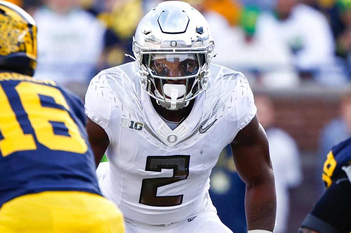 Oregon linebacker Jeffrey Bassa