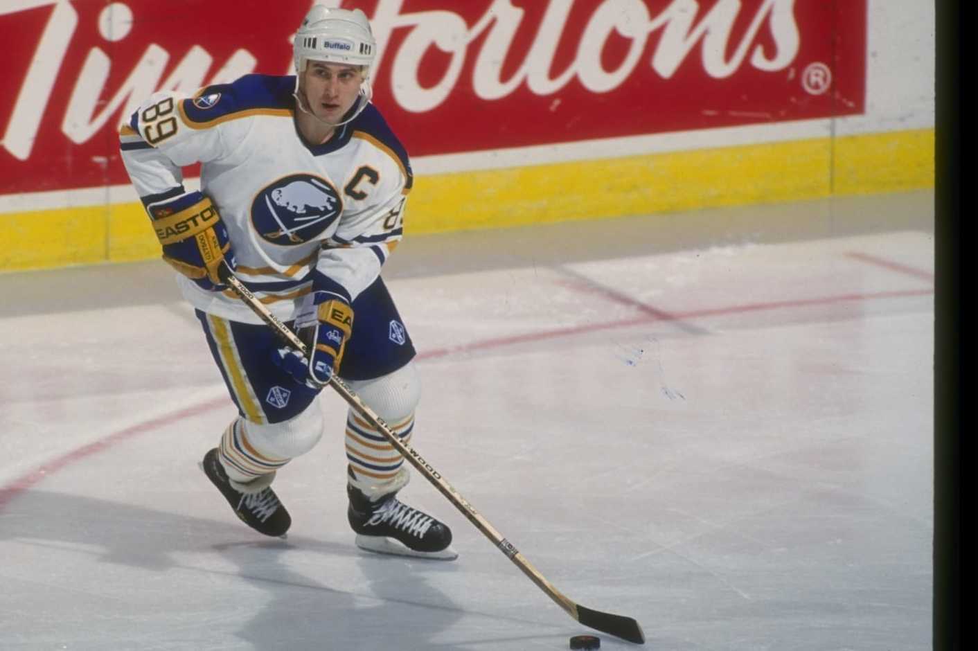 17 Dec 1993: Leftwinger Alexander Mogilny of the Buffalo Sabres moves down the ice during a game against the Los Angeles Kings at Memorial Auditorium in Buffalo, New York. Mandatory Credit: Rick Stewart /Allsport