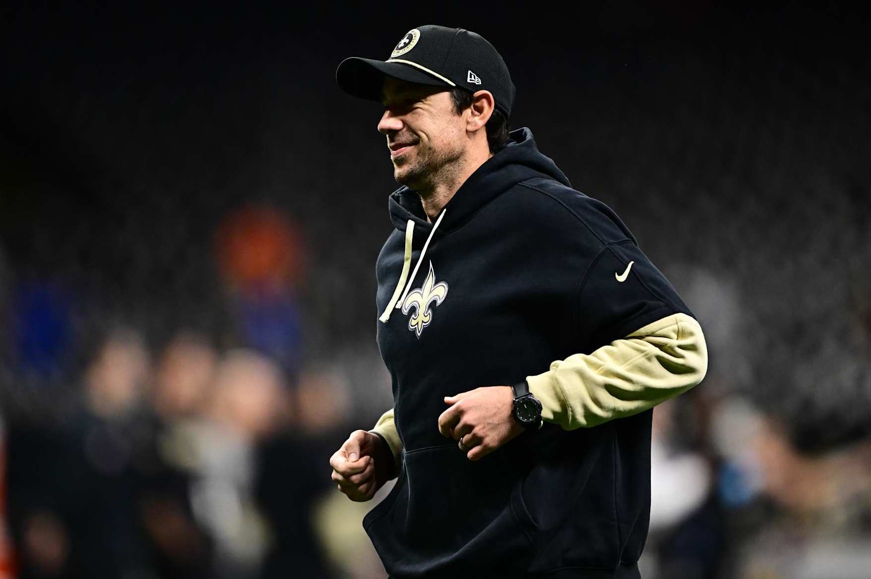 NEW ORLEANS, LOUISIANA - OCTOBER 17: Offensive coordinator Klint Kubiak of the New Orleans Saints prior to a game at Caesars Superdome on October 17, 2024 in New Orleans, Louisiana. (Photo by Gus Stark/Getty Images)