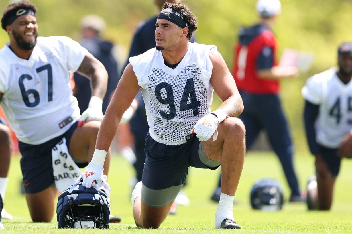 LAKE FOREST, ILLINOIS - MAY 11: Head coach Matt Eberflus of the Chicago Bears talks with Austin Booker #94 during Chicago Bears Rookie Minicamp at Halas Hall on May 11, 2024 in Lake Forest, Illinois. (Photo by Michael Reaves/Getty Images)