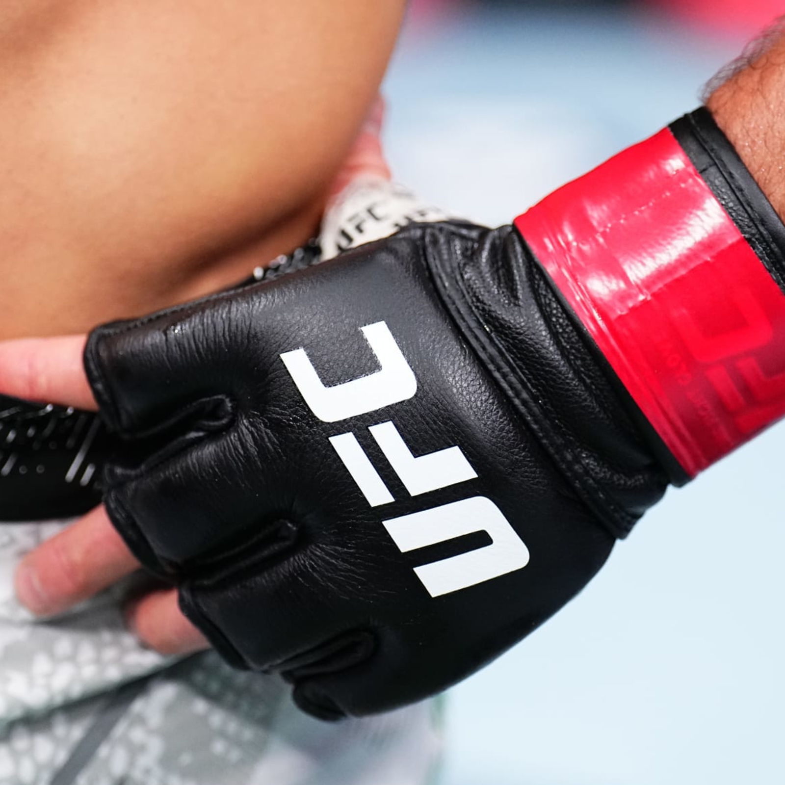 UFC Fighters to Wear Gold Gloves for Title Fights Include NFC Chip for Authenticity News Scores Highlights Stats and Rumors Bleacher Report