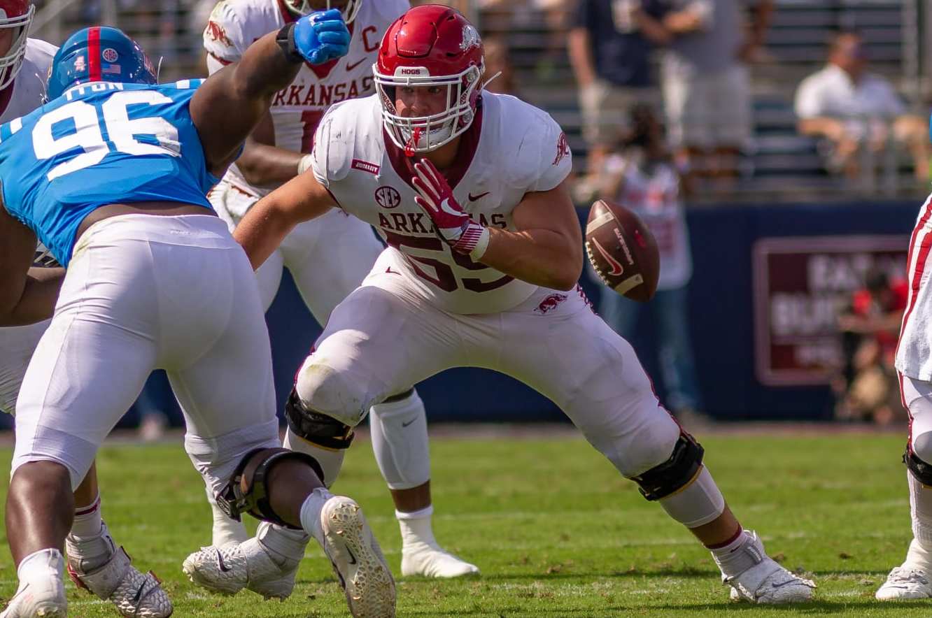 OXFORD, MS - OCTOBER 9: Arkansas Razorbacks offensive lineman Beaux Limmer prepares to make a block during the college football game between the Ole Miss Rebels and the Arkansas Razorbacks on October 9, 2021, at Vaught-Hemingway Stadium in Oxford, MS. (Photo by Chris McDill/Icon Sportswire via Getty Images)