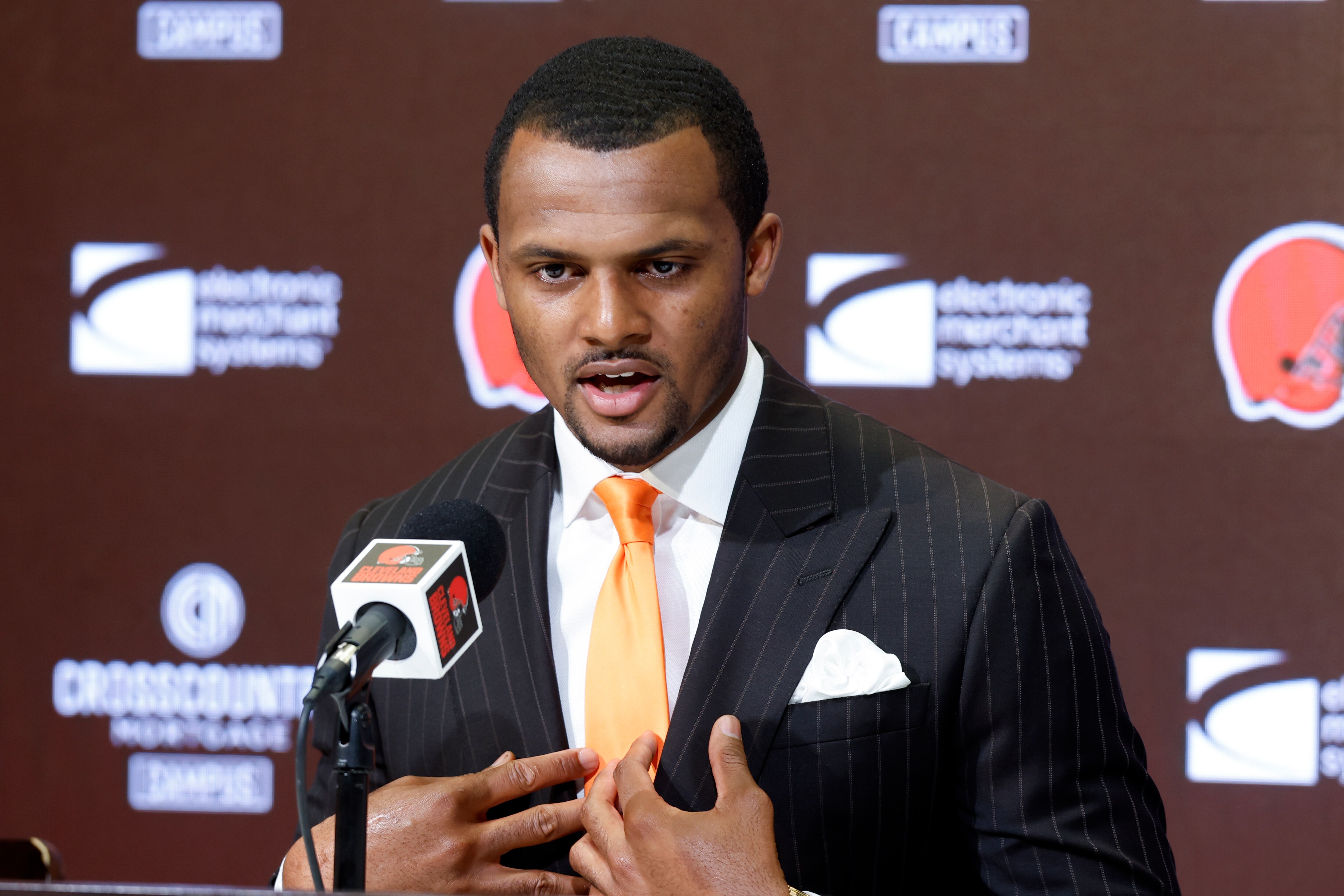 Report: Deshaun Watson Used Facilities, NDAs Provided by Texans for Massage Sessions - Vimarsana News