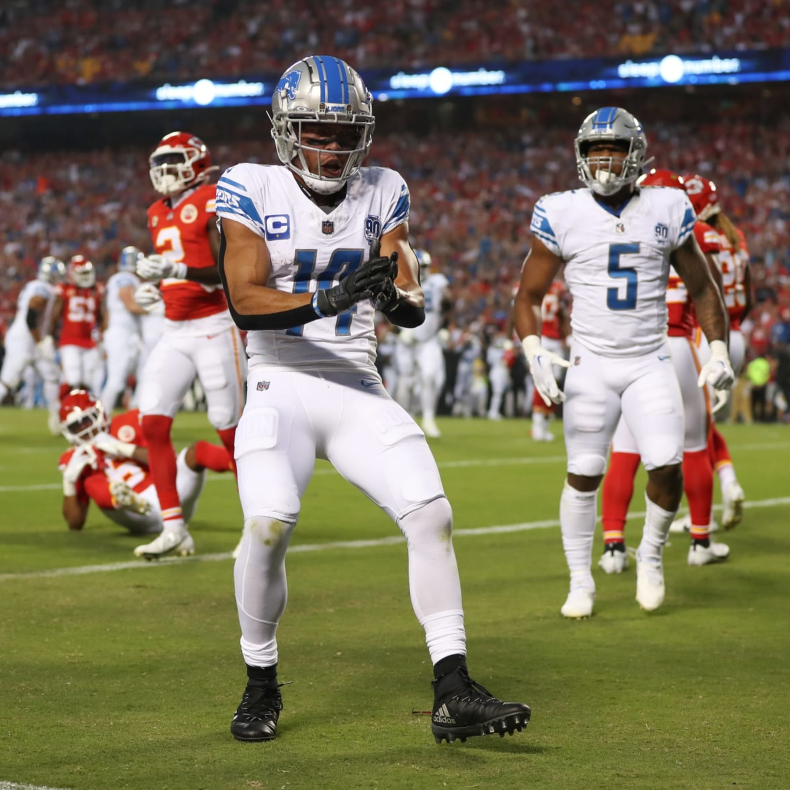 Detroit Lions' WR Amon-Ra St. Brown scores first touchdown of NFL season