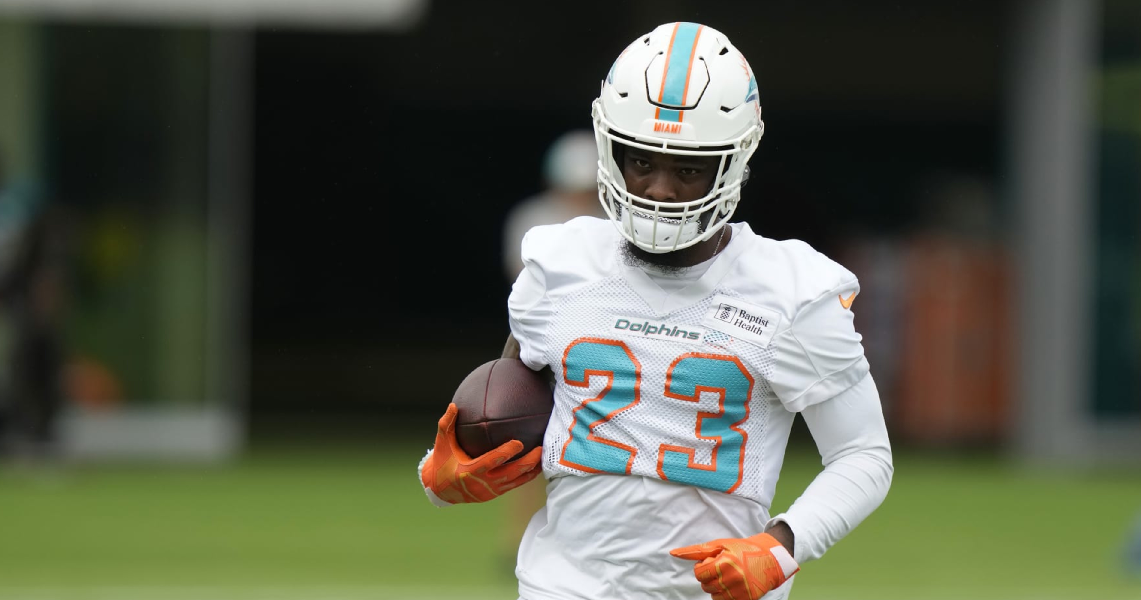 Fantasy Alert: Dolphins' Jeff Wilson Jr. on IR, Out 4 Games; Raheem Mostert New RB1