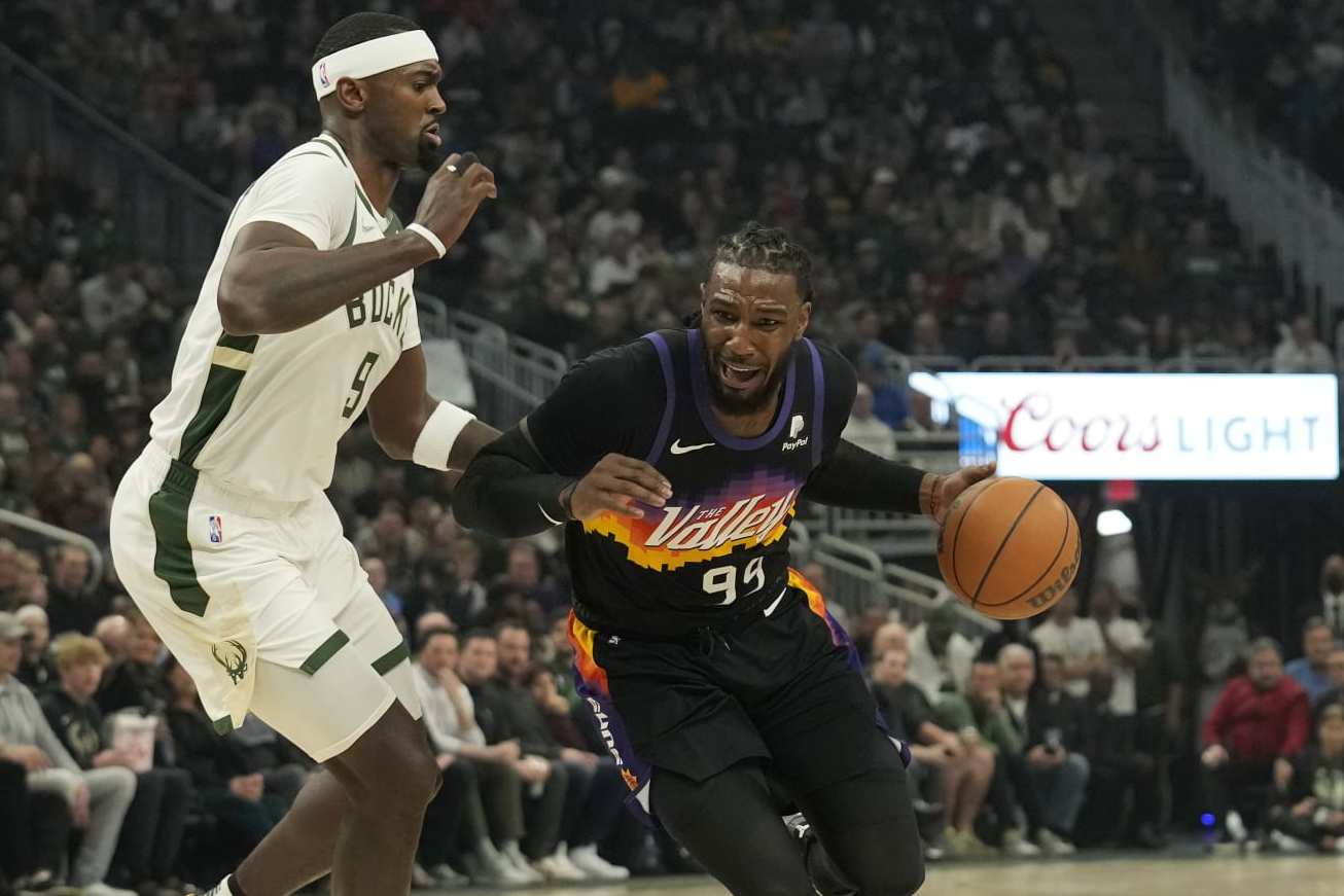 MILWAUKEE, WISCONSIN - MARCH 06: Jae Crowder #99 of the Phoenix Suns dribbles the ball against Bobby Portis #9 of the Milwaukee Bucks during the first half at Fiserv Forum on March 06, 2022 in Milwaukee, Wisconsin. NOTE TO USER: User expressly acknowledges and agrees that, by downloading and or using this photograph, User is consenting to the terms and conditions of the Getty Images License Agreement. (Photo by Patrick McDermott/Getty Images) MILWAUKEE, WISCONSIN - MARCH 06: Jae Crowder #99 of the Phoenix Suns dribbles the ball against Bobby Portis #9 of the Milwaukee Bucks during the first half at Fiserv Forum on March 06, 2022 in Milwaukee, Wisconsin. NOTE TO USER: User expressly acknowledges and agrees that, by downloading and or using this photograph, User is consenting to the terms and conditions of the Getty Images License Agreement. (Photo by Patrick McDermott/Getty Images)