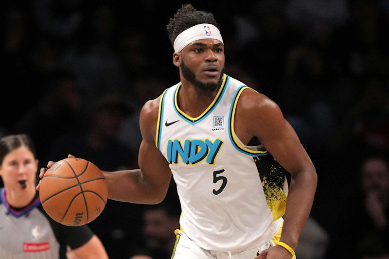 BROOKLYN, NY - January 6: Jarace Walker #5 of the Indiana Pacers brings the ball up court during the game against the Brooklyn Nets on January 6, 2025 at Barclays Center in Brooklyn, New York. NOTE TO USER: User expressly acknowledges and agrees that, by downloading and or using this Photograph, user is consenting to the terms and conditions of the Getty Images License Agreement. Mandatory Copyright Notice: Copyright 2025 NBAE (Photo by Catalina Fragoso/NBAE via Getty Images)