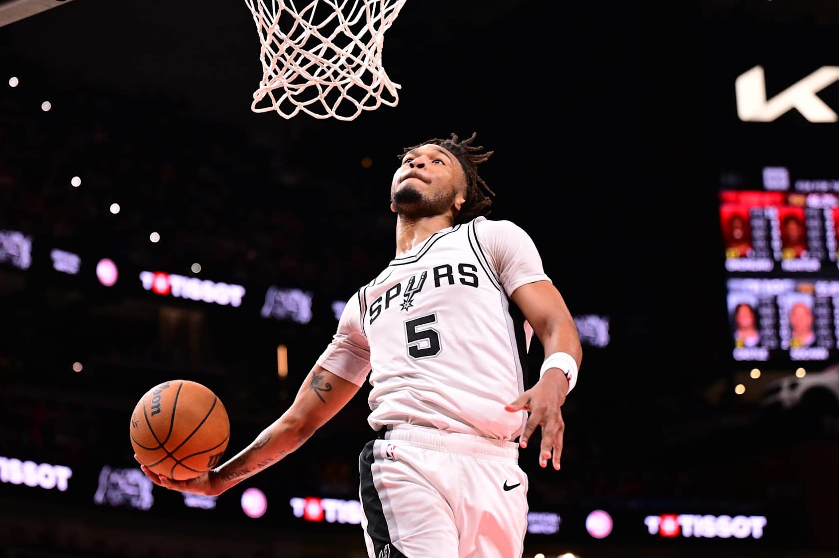ATLANTA, GA - FEBRUARY 5: Stephon Castle #5 of the San Antonio Spurs drives to the basket during the game against the Atlanta Hawks on February 5, 2025 at State Farm Arena in Atlanta, Georgia. NOTE TO USER: User expressly acknowledges and agrees that, by downloading and/or using this Photograph, user is consenting to the terms and conditions of the Getty Images License Agreement. Mandatory Copyright Notice: Copyright 2025 NBAE (Photo by Adam Hagy/NBAE via Getty Images)