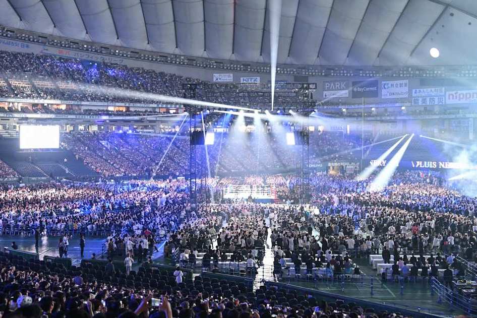 Thousands of boxing fans wait for the start of the IBF-WBA-WBC-WBO super-bantamweight title boxing match between Japan's Naoya Inoue fights and Mexico's Luis Nery at the Tokyo Dome in Tokyo on May 6, 2024. (Photo by Yuichi YAMAZAKI / AFP) (Photo by YUICHI YAMAZAKI/AFP via Getty Images)