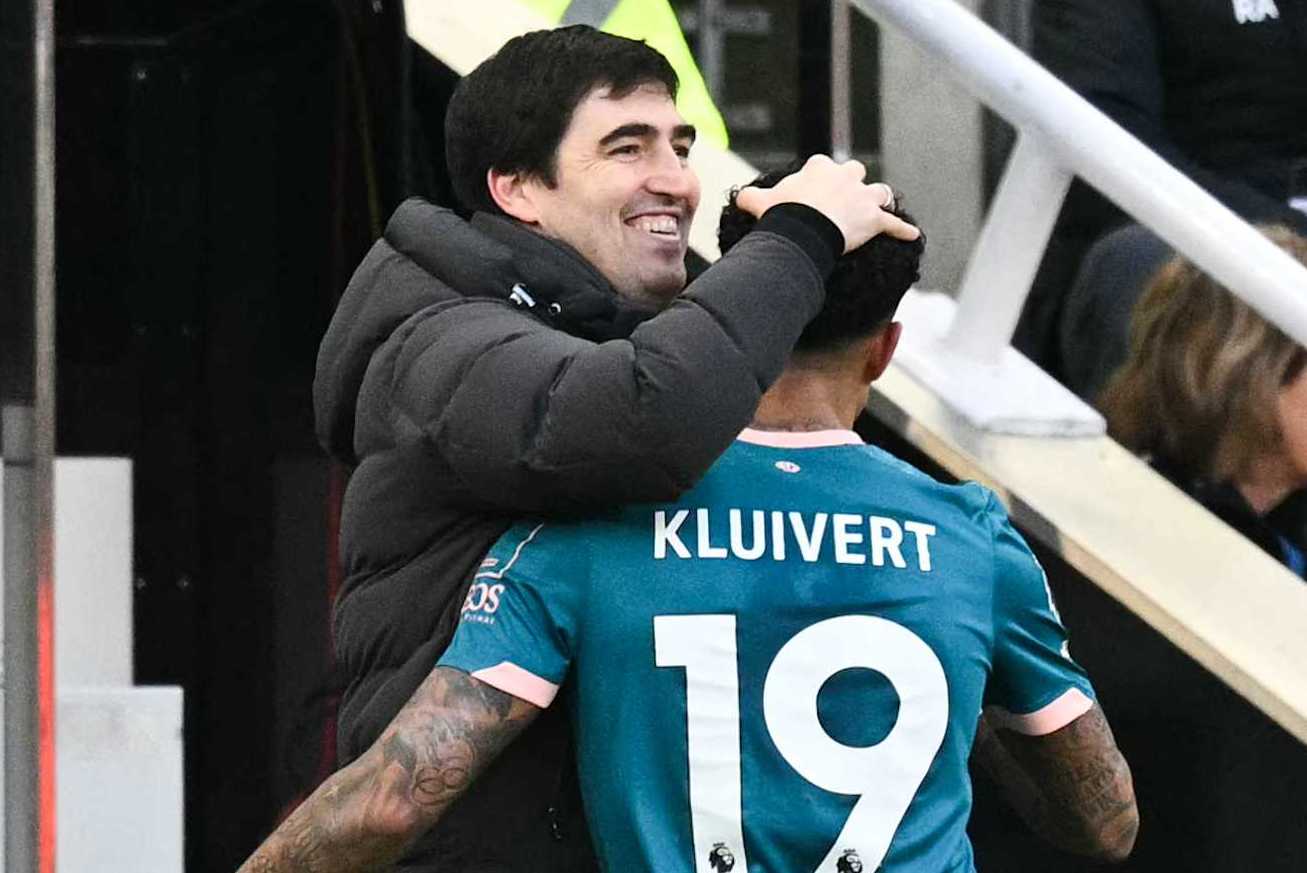 Andoni Iraola and Justin Kluivert.