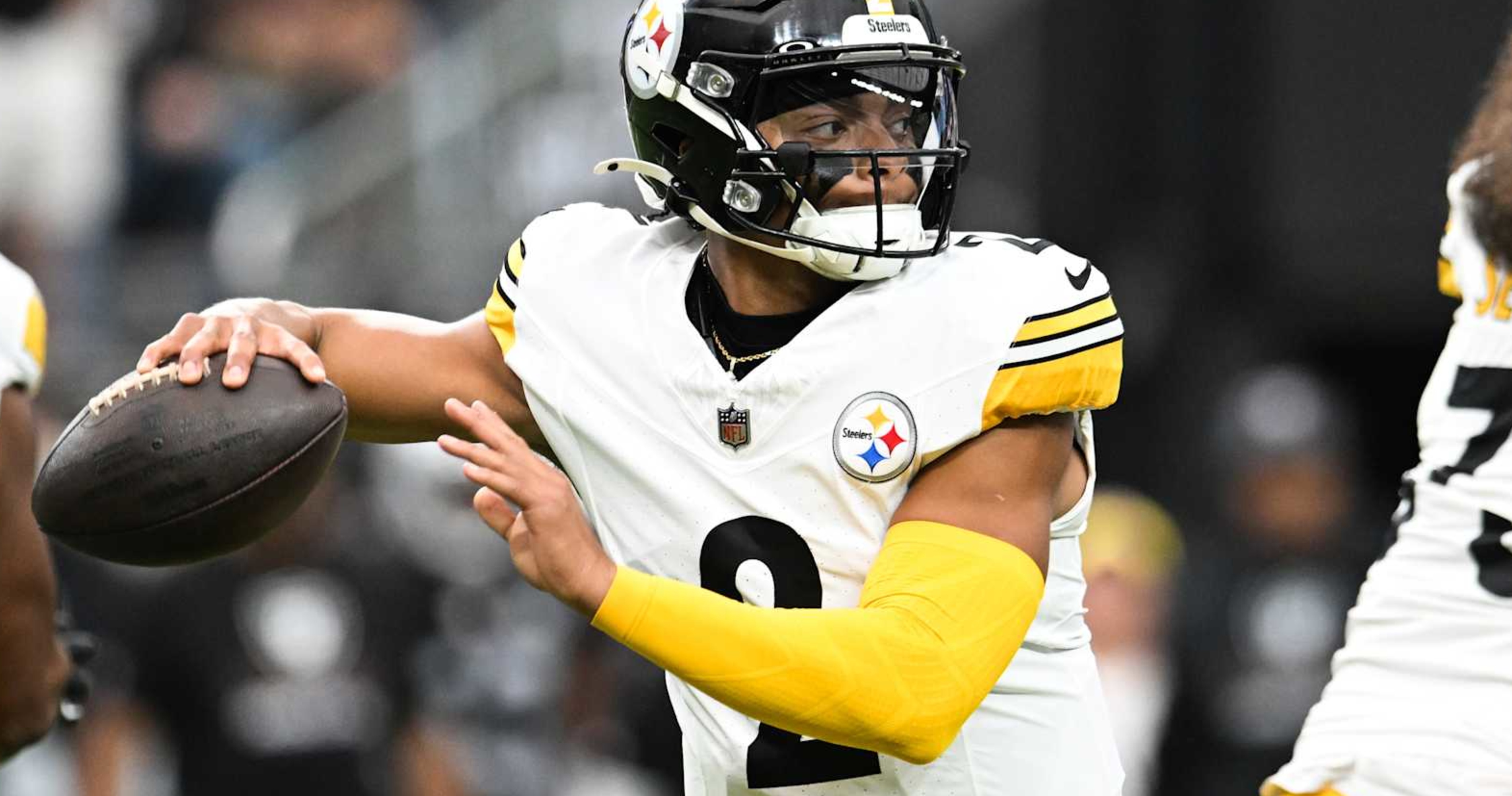 Top Scheme Fits for Justin Fields, QBs Potentially in 2025 NFL Offseason Carousel