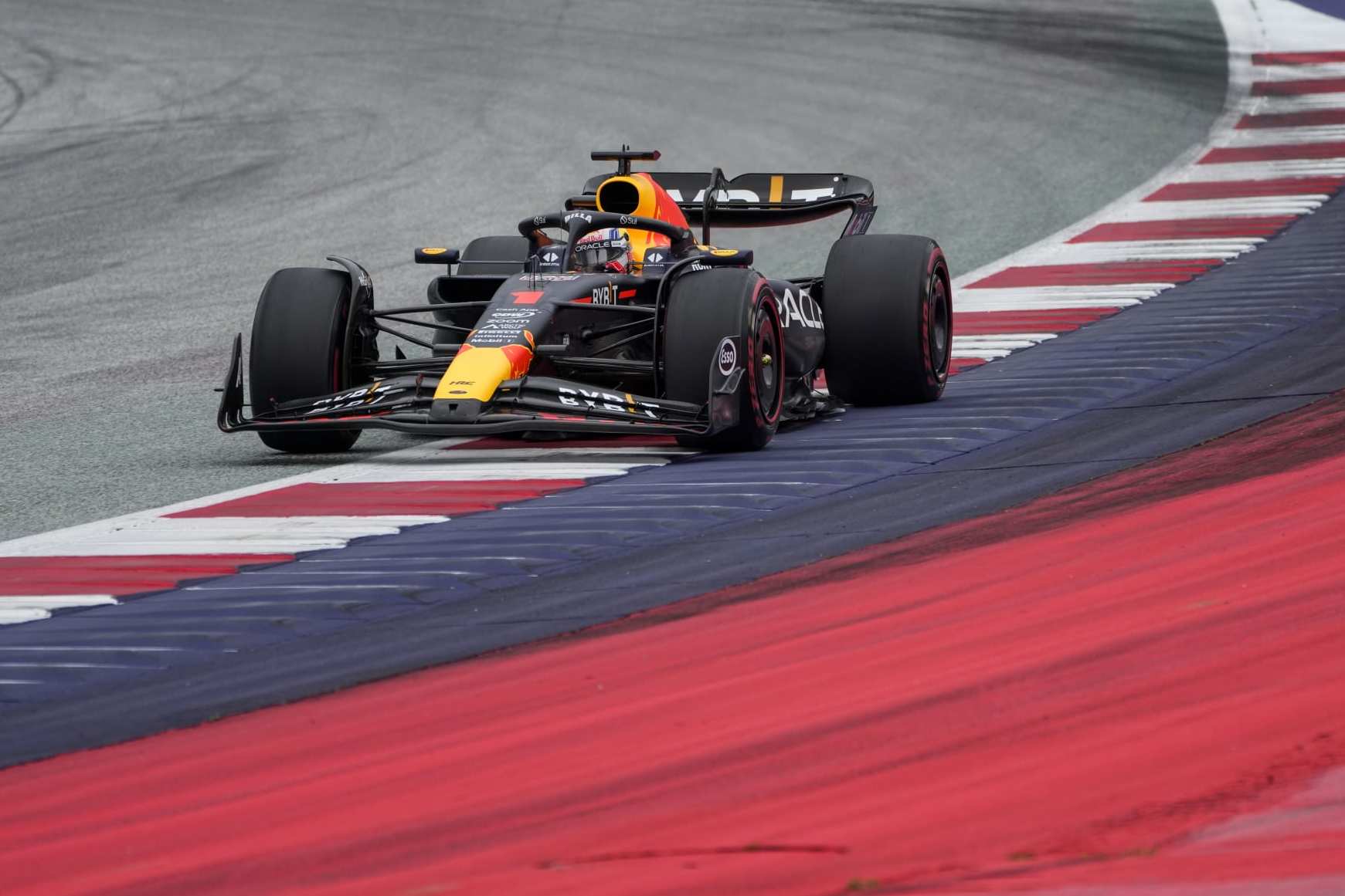 Max Verstappen wins at Silverstone with record 11th straight victory