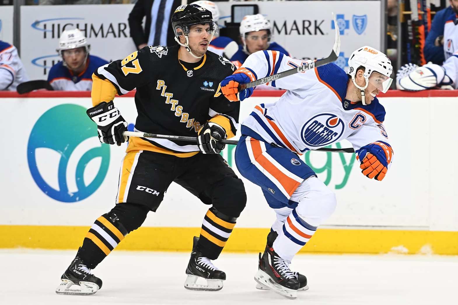 PITTSBURGH, PA - FEBRUARY 23: Connor McDavid #97 of the Edmonton Oilers skates against Sidney Crosby #87 of the Pittsburgh Penguins in the second period during the game at PPG PAINTS Arena on February 23, 2023 in Pittsburgh, Pennsylvania. (Photo by Justin Berl/Getty Images)