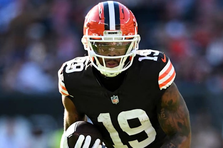 CLEVELAND, OHIO - OCTOBER 20: Cedric Tillman #19 of the Cleveland Browns carries the ball during the fourth quarter against the Cincinnati Bengals at Huntington Bank Field on October 20, 2024 in Cleveland, Ohio. (Photo by Nick Cammett/Diamond Images via Getty Images)
