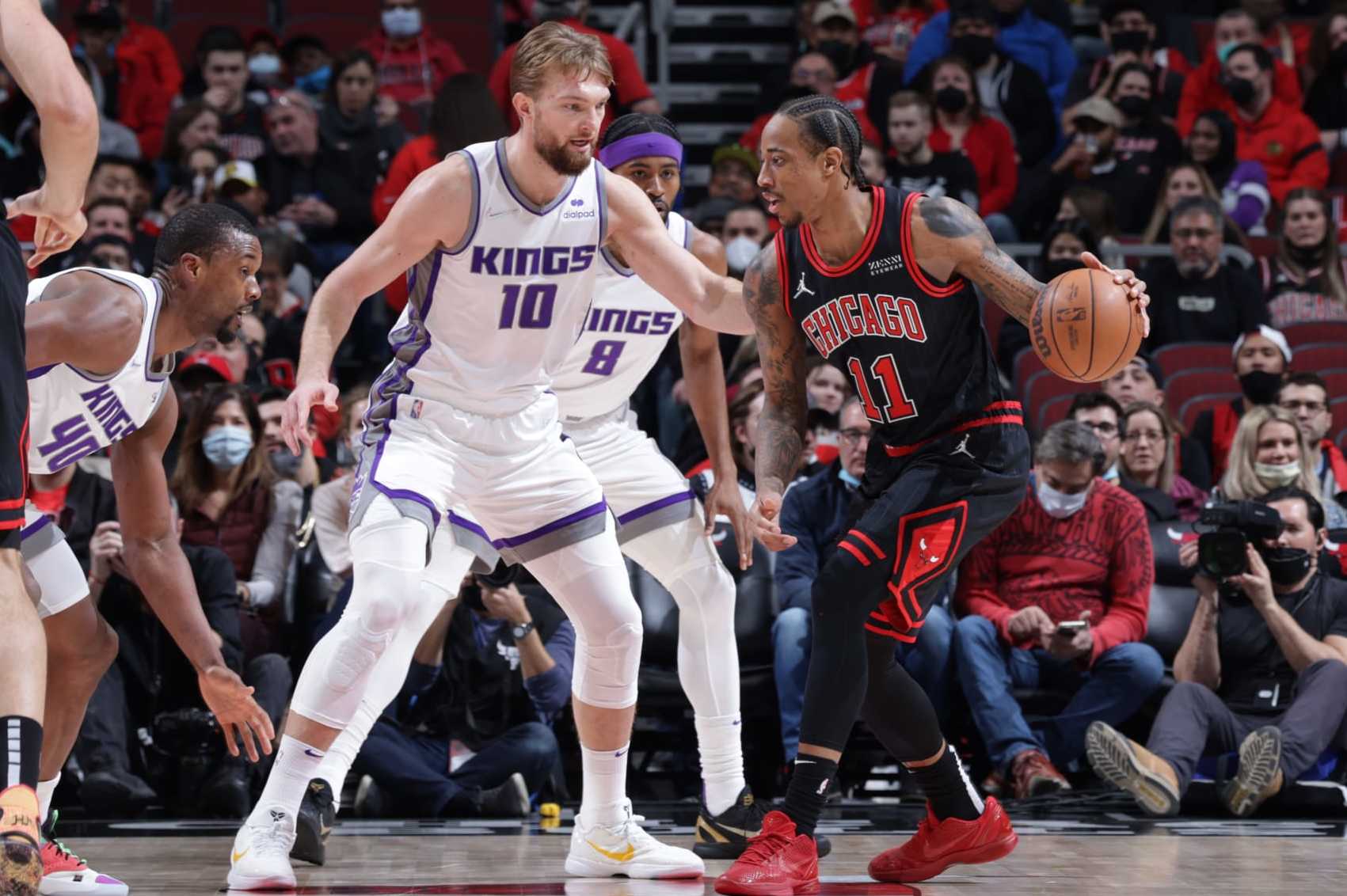 CHICAGO, IL - FEBRUARY 16: Domantas Sabonis #10 of the Sacramento Kings plays defense on DeMar DeRozan #11 of the Chicago Bulls during the game on February 16, 2022 at United Center in Chicago, Illinois. NOTE TO USER: User expressly acknowledges and agrees that, by downloading and or using this photograph, User is consenting to the terms and conditions of the Getty Images License Agreement. Mandatory Copyright Notice: Copyright 2022 NBAE (Photo by Jeff Haynes/NBAE via Getty Images)