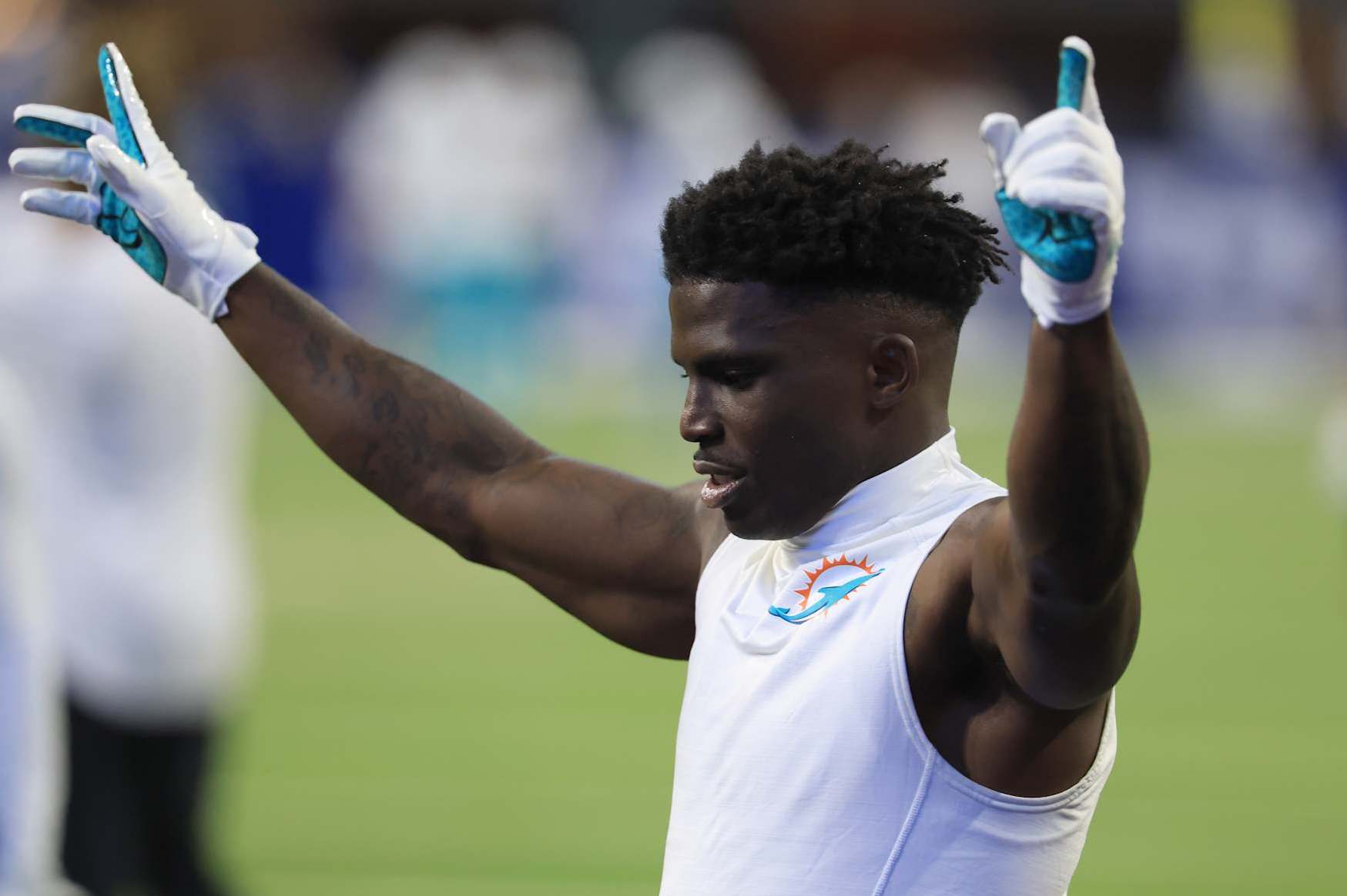 INDIANAPOLIS, INDIANA - OCTOBER 20: Tyreek Hill #10 of the Miami Dolphins warms up prior to the game against the Indianapolis Colts at Lucas Oil Stadium on October 20, 2024 in Indianapolis, Indiana. (Photo by Justin Casterline/Getty Images)