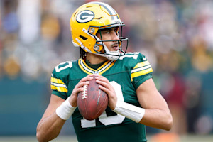 Packers' Love, Watson Injuries Concern Fans in Loss to Caleb, Bears Before Playoffs