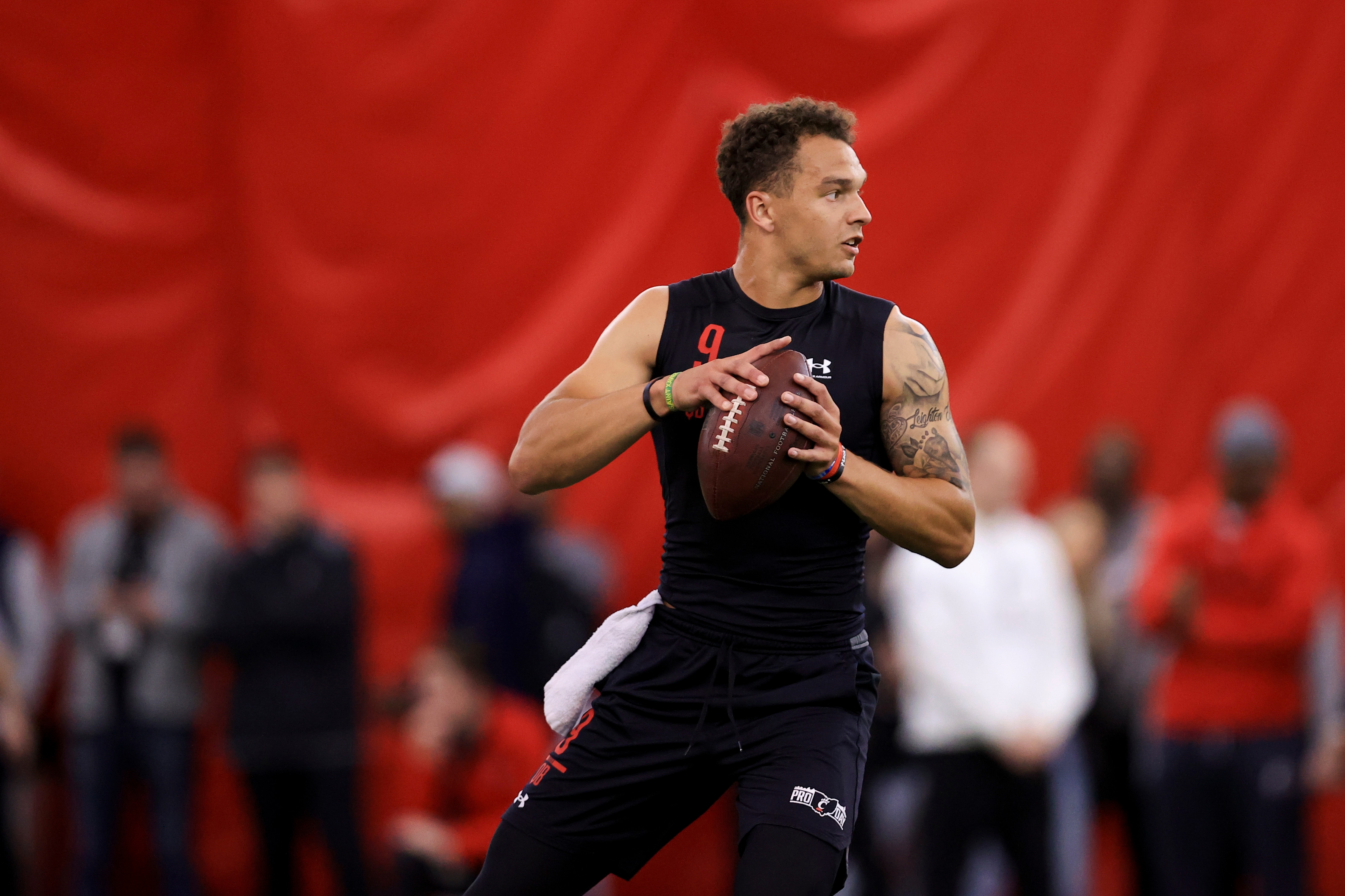Maurice Jones-Drew Predicts 4 QBs to Go in Top 10 in 2022 NFL Mock Draft with Trades - Vimarsana News
