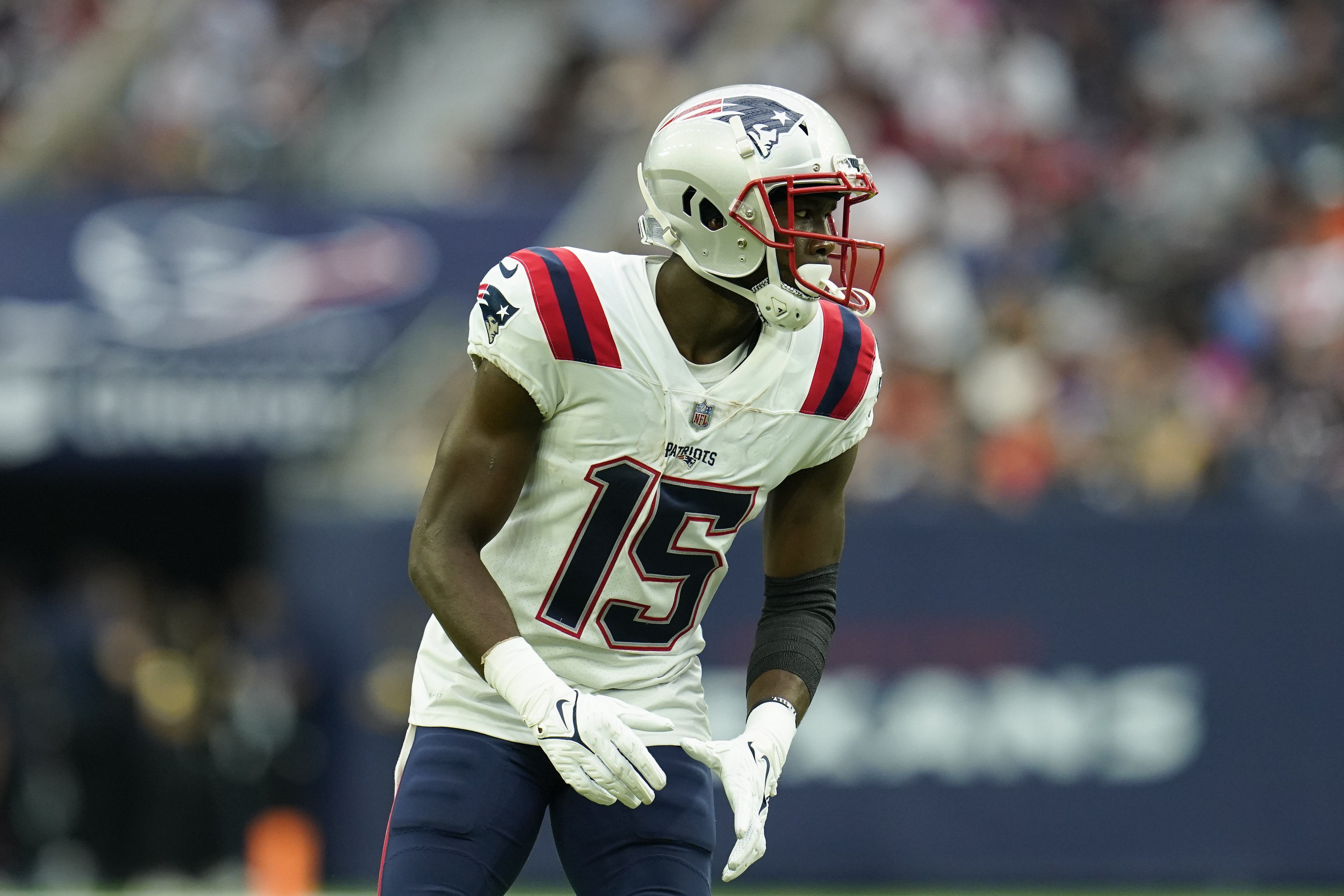 Agholor, Jones to miss Patriots' game at Browns due to injury