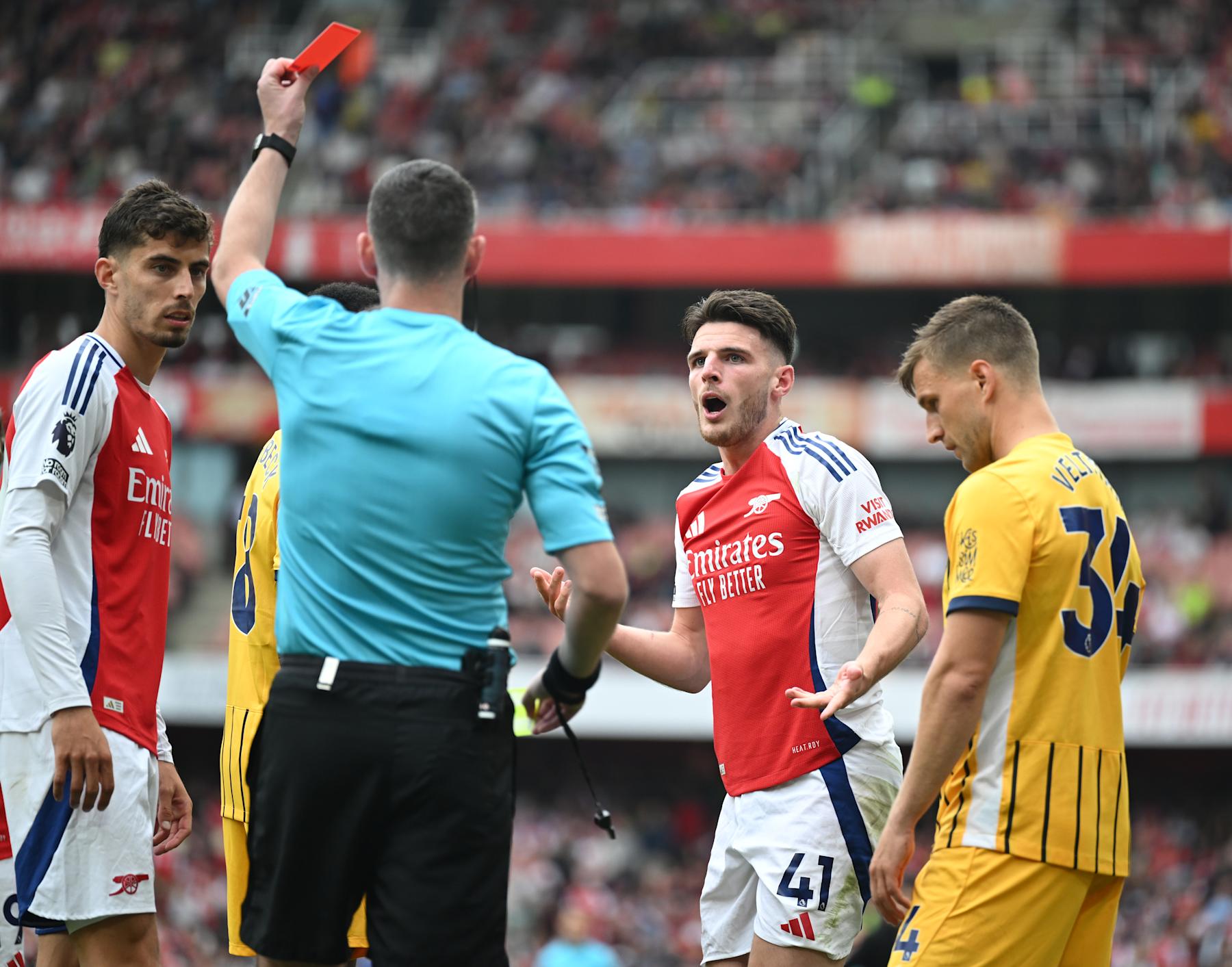 LONDON, ENGLAND - AUGUST 31: Arsenal's Declan Rice is shown a 2nd yellow card and sent off by referee Christopher Kavanagh during the Premier League match between Arsenal FC and Brighton & Hove Albion FC at Emirates Stadium on August 31, 2024 in London, England. (Photo by Stuart MacFarlane/Arsenal FC via Getty Images)